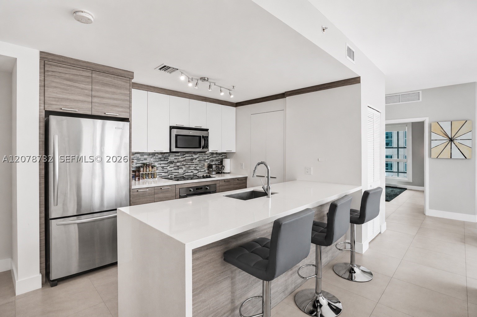 300 S Biscayne Blvd #T-1816 Miami, FL 33131