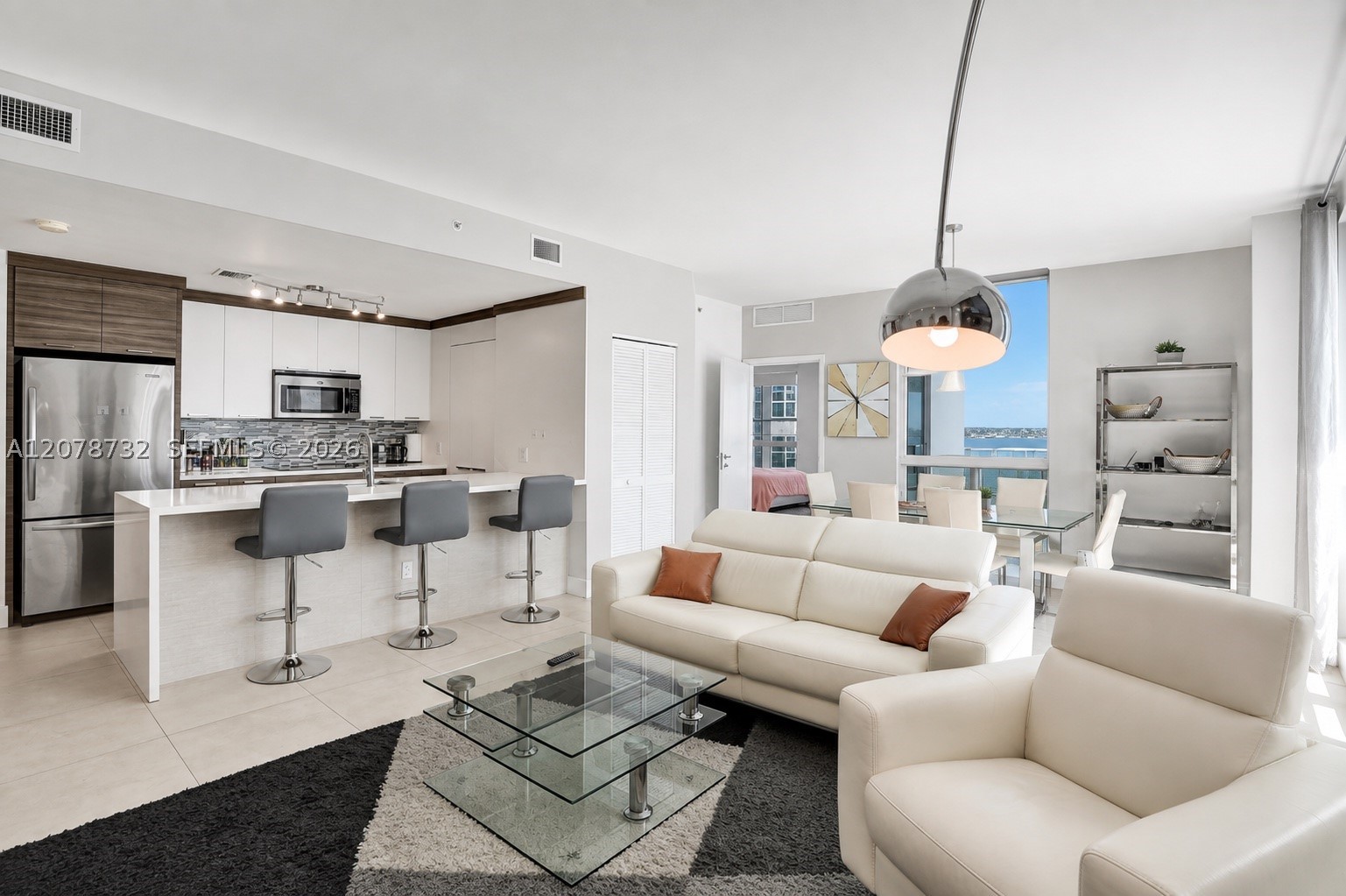 300 S Biscayne Blvd #T-1816 Miami, FL 33131