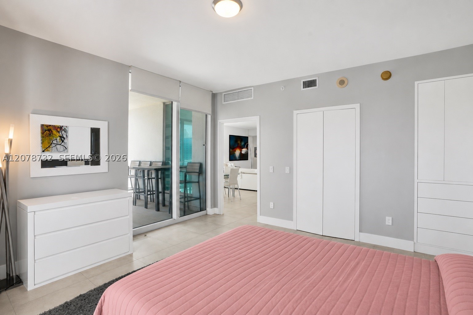 300 S Biscayne Blvd #T-1816 Miami, FL 33131