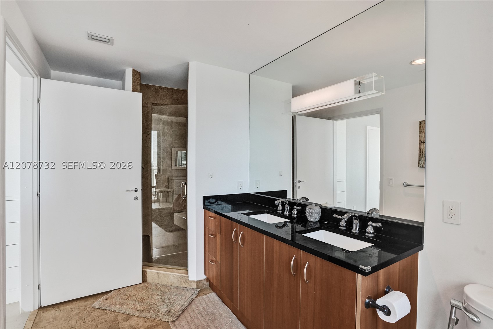300 S Biscayne Blvd #T-1816 Miami, FL 33131