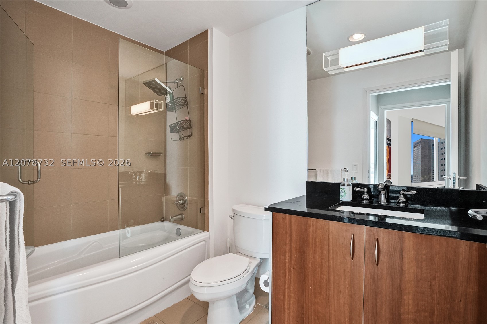 300 S Biscayne Blvd #T-1816 Miami, FL 33131