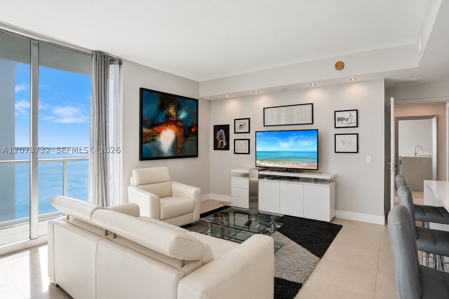 300 S Biscayne Blvd #T-1816 Miami, FL 33131
