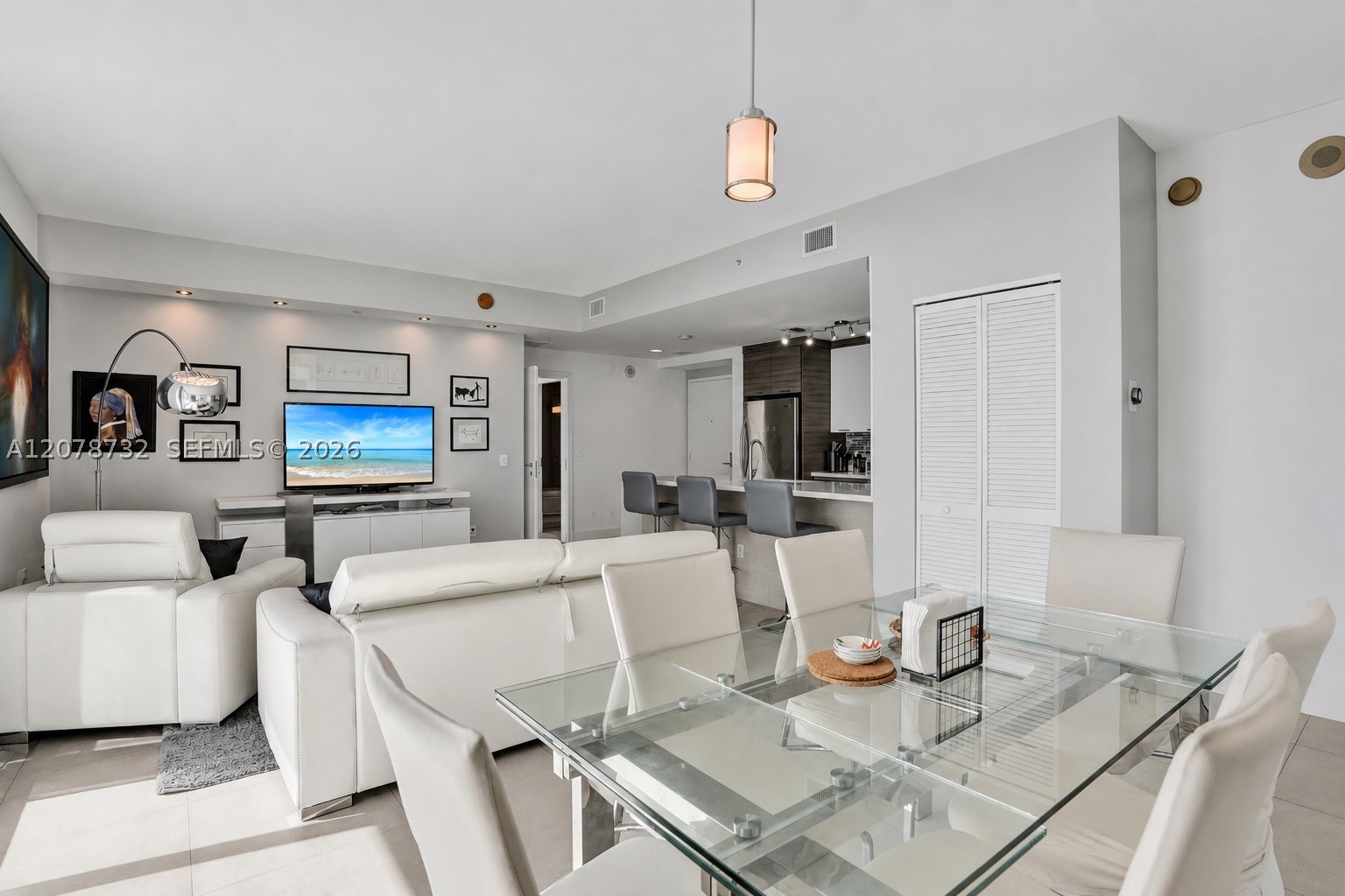 300 S Biscayne Blvd #T-1816 Miami, FL 33131