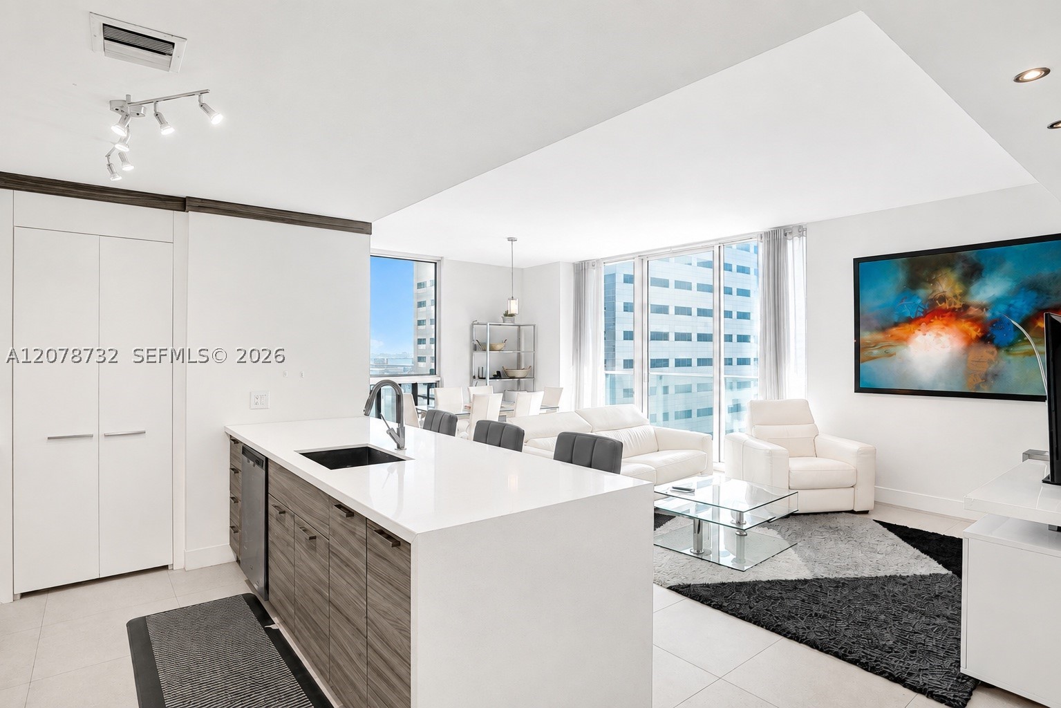 300 S Biscayne Blvd #T-1816 Miami, FL 33131