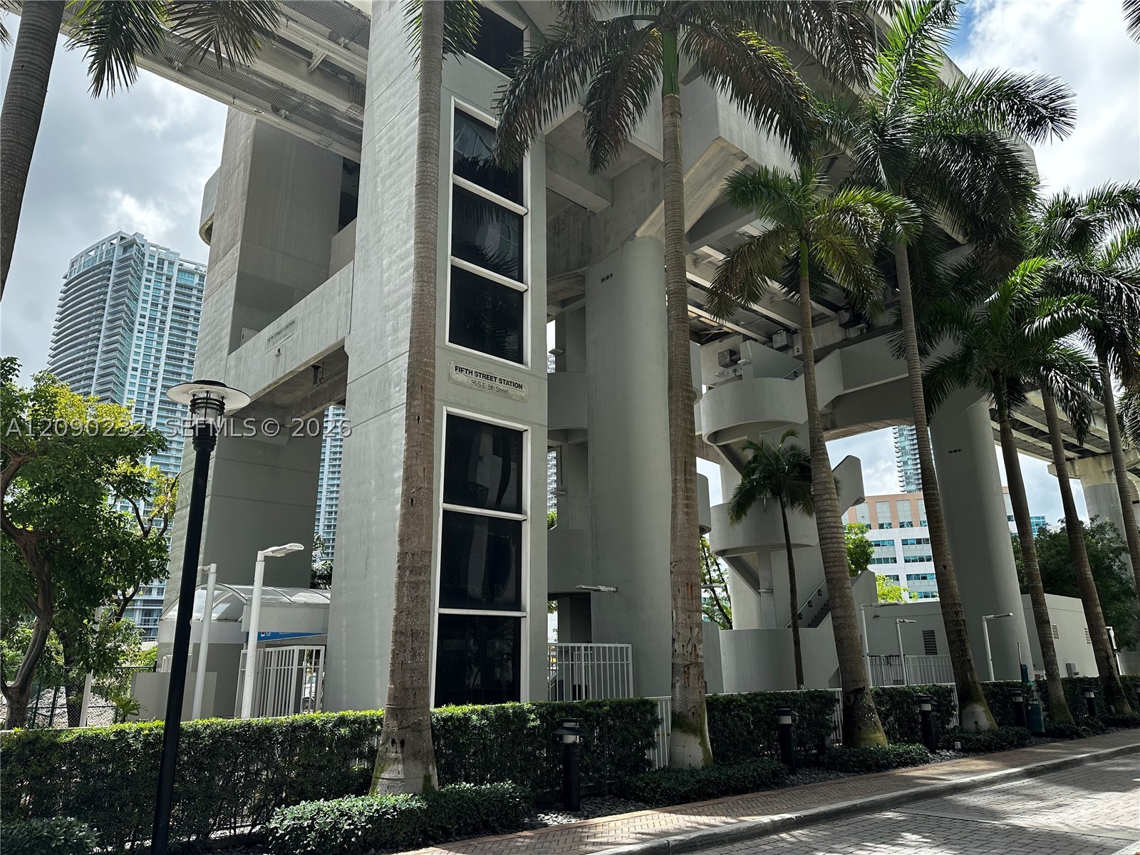 image Brickell on the River South36