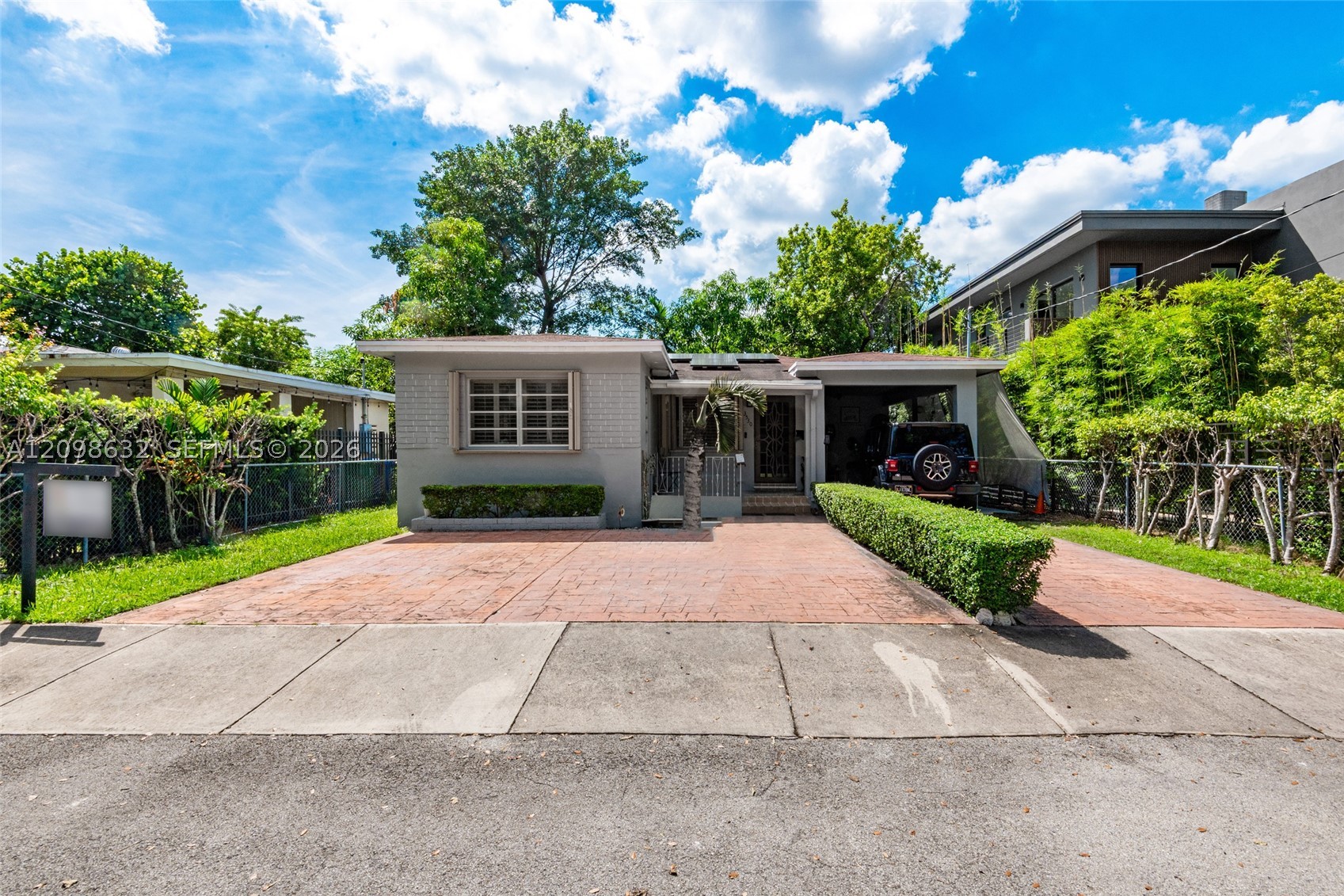 3530 Oak Ave