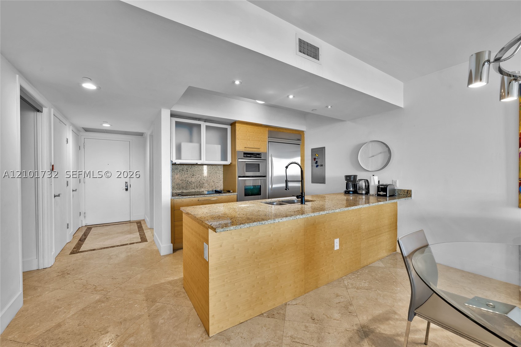 image Beach Club 214