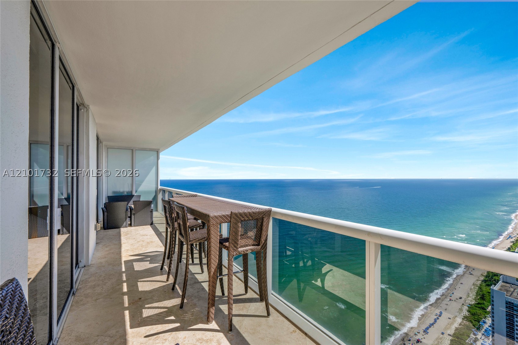image Beach Club 225