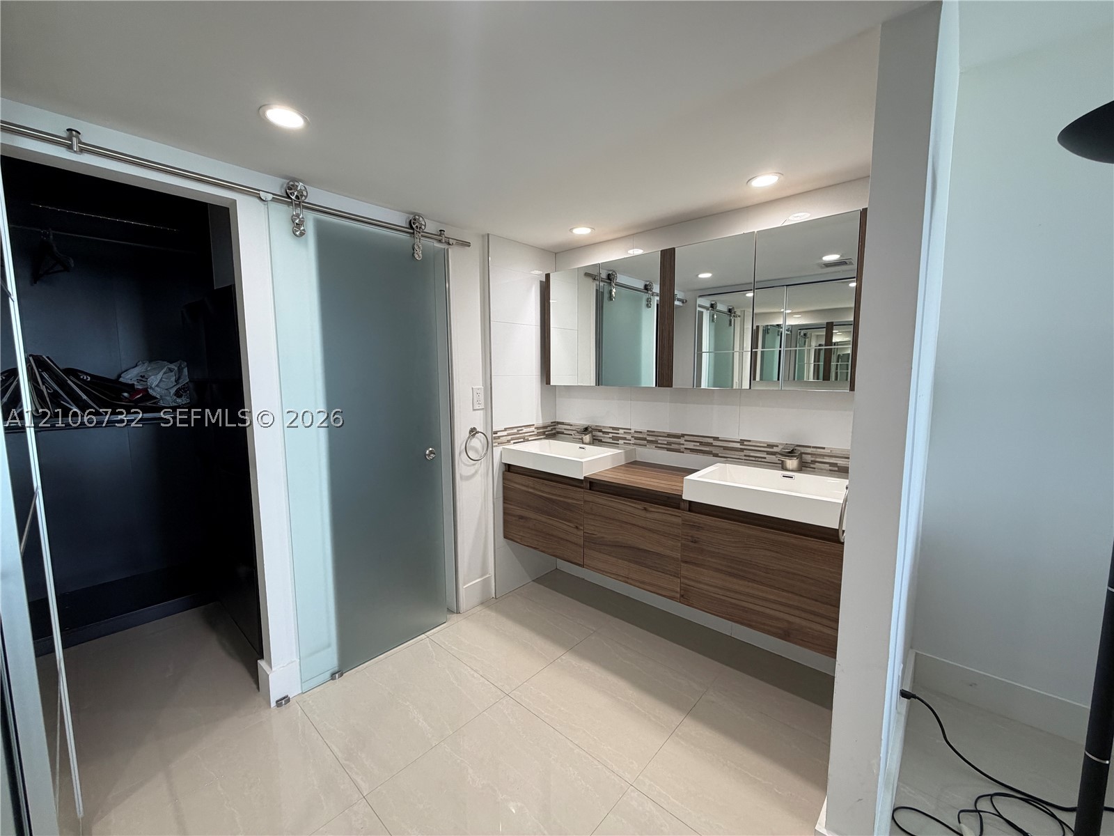 image Arlen House East12