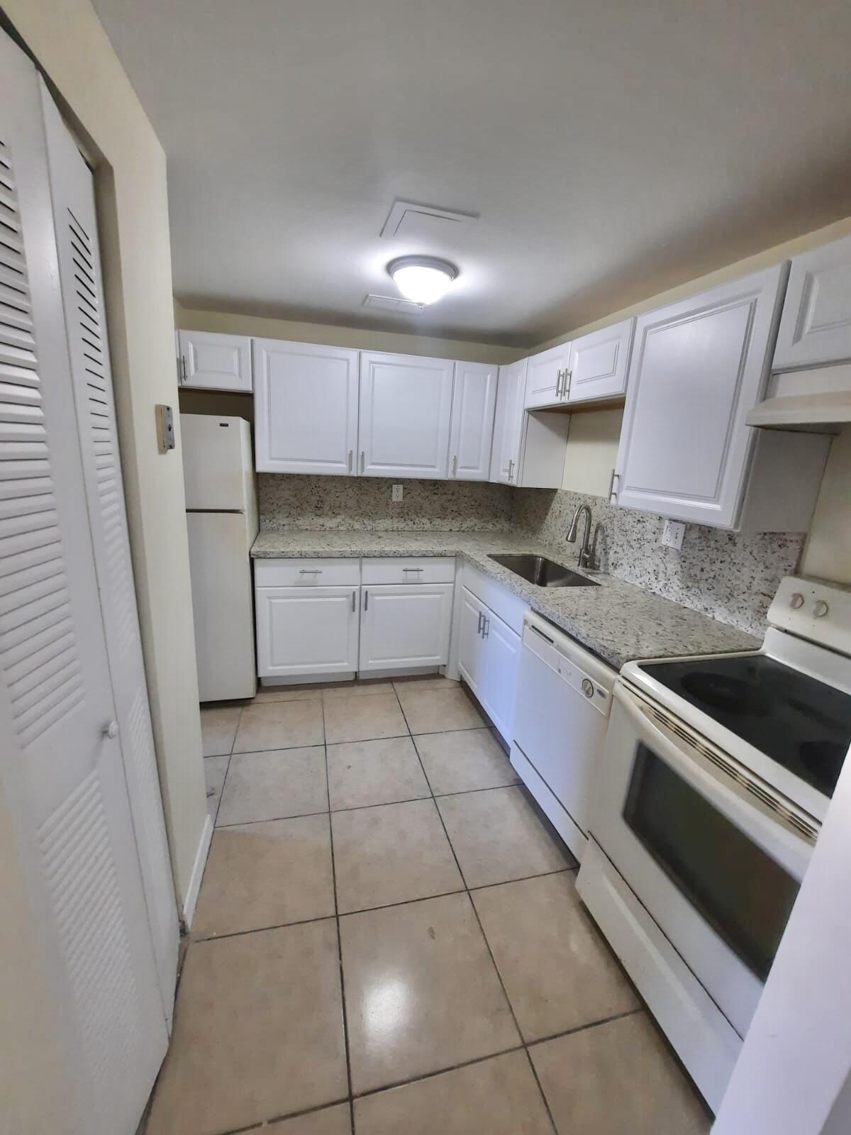 409 Executive Ctr #208