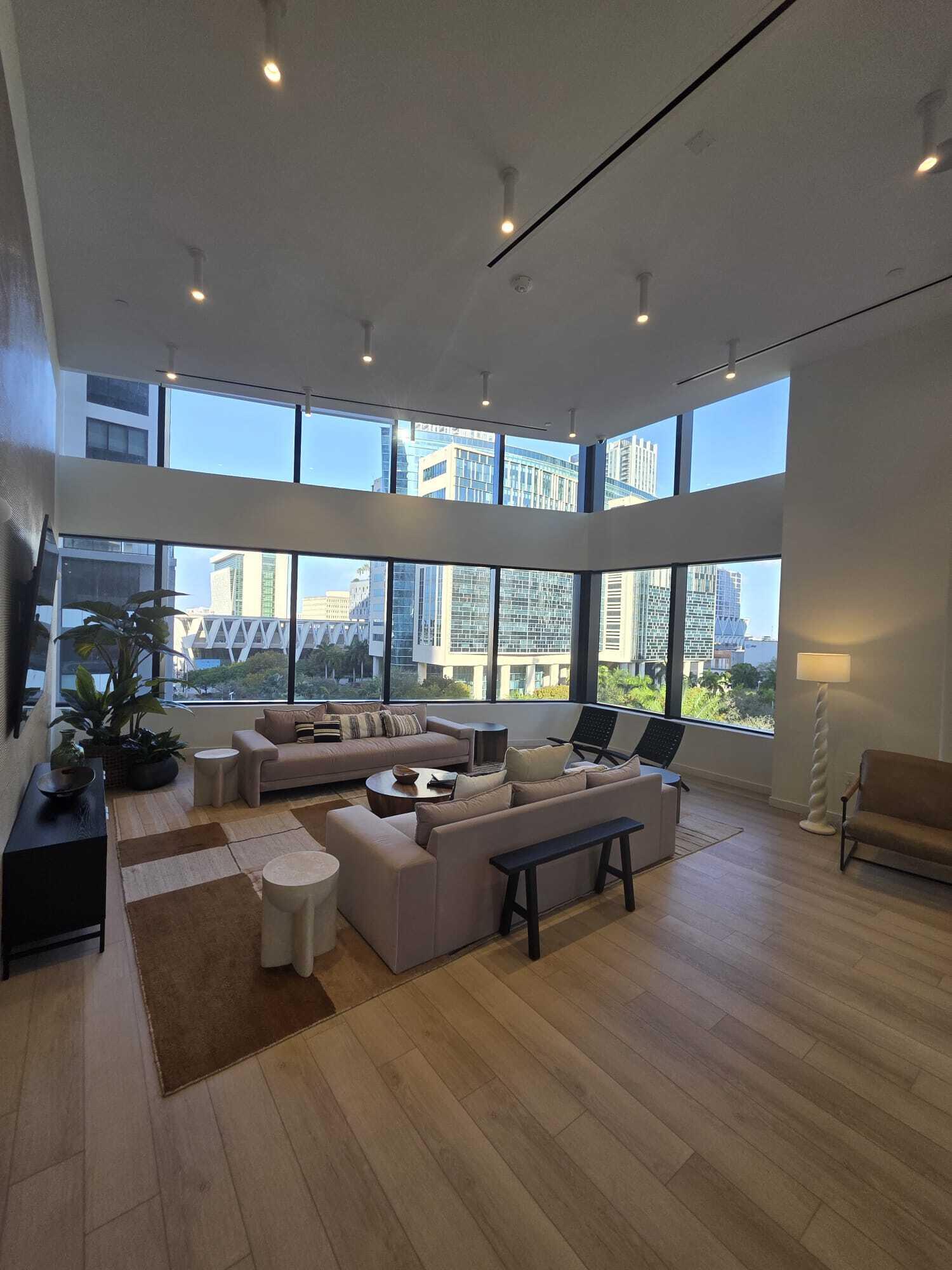 225 N Miami #804 Miami, FL 33128