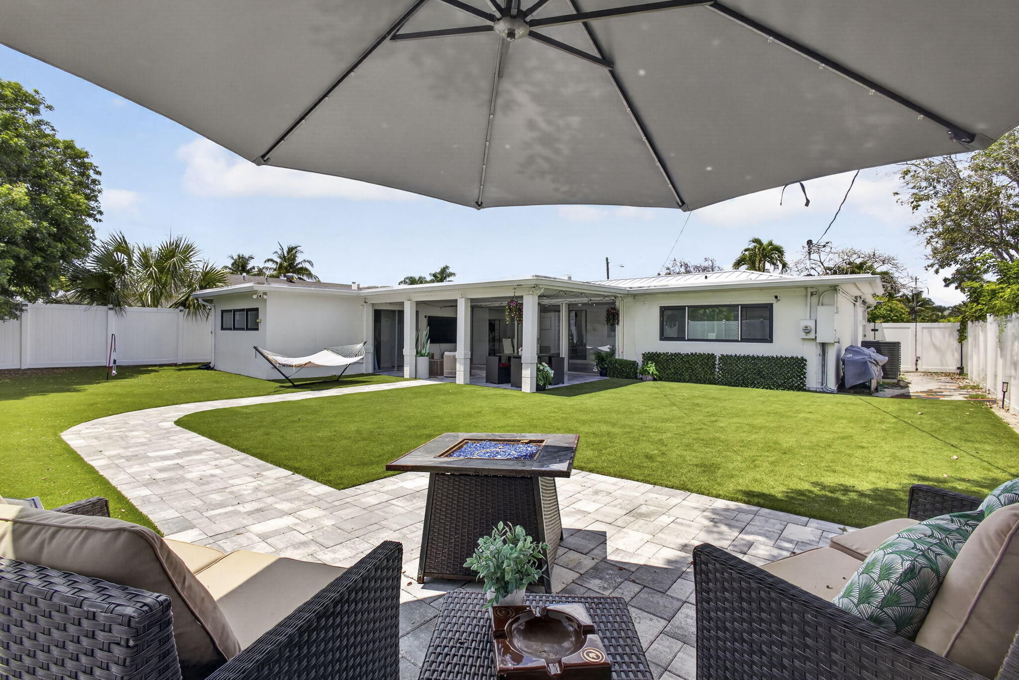 326 Alhambra West Palm Beach, FL 33405