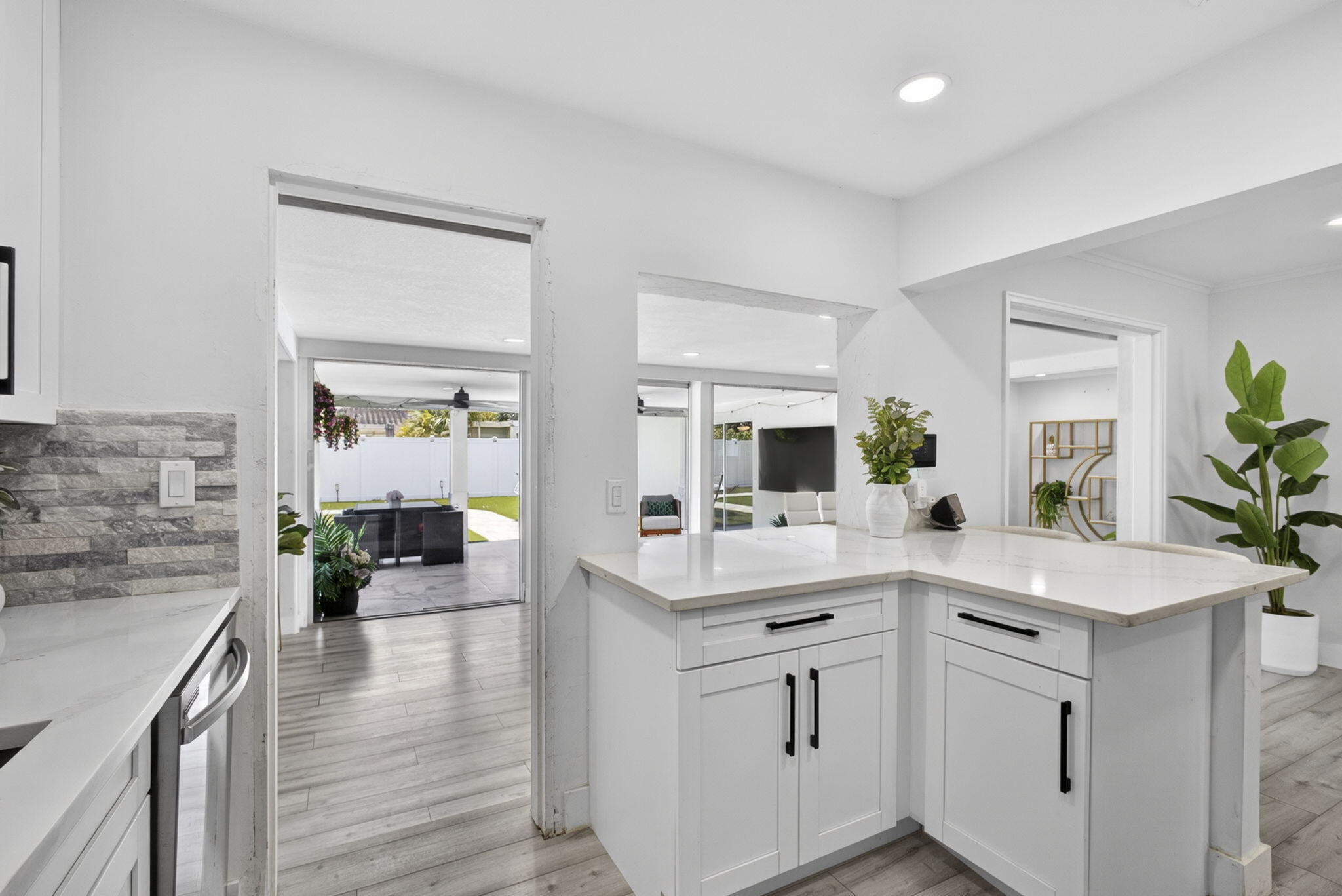 326 Alhambra West Palm Beach, FL 33405