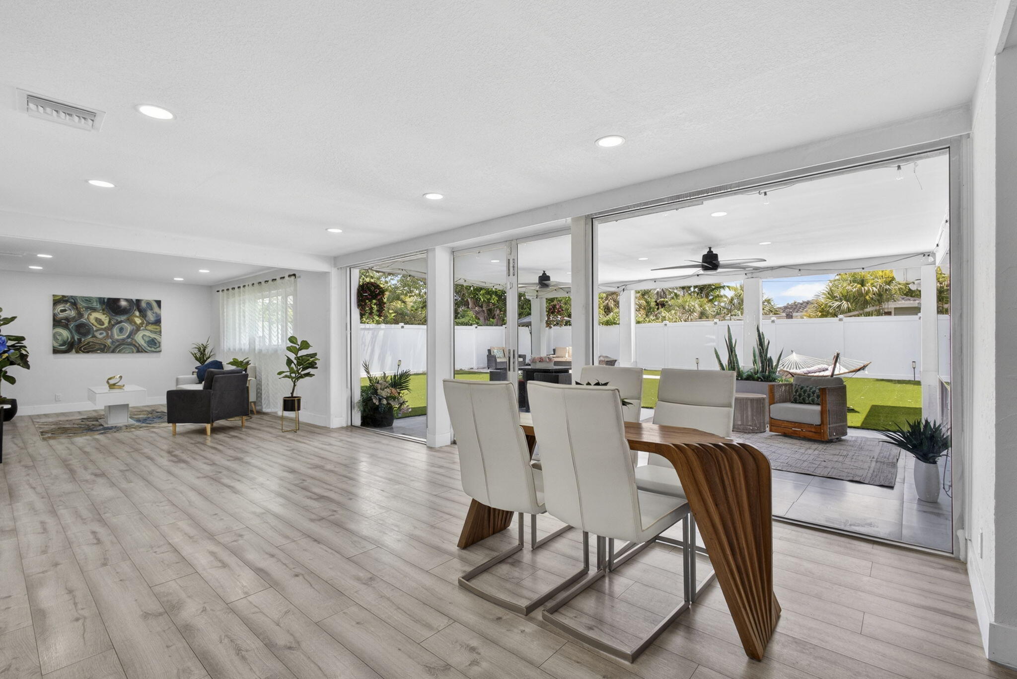 326 Alhambra West Palm Beach, FL 33405