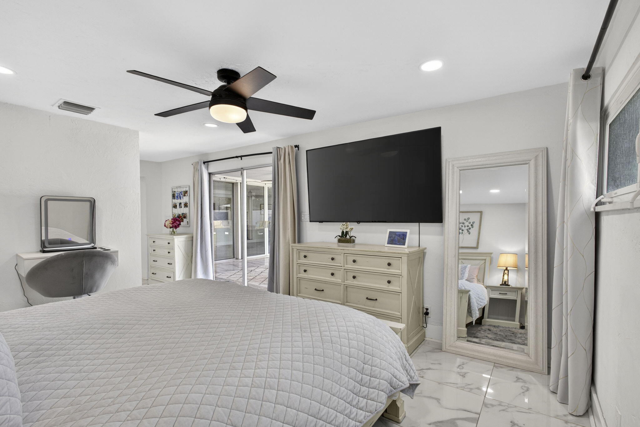 326 Alhambra West Palm Beach, FL 33405