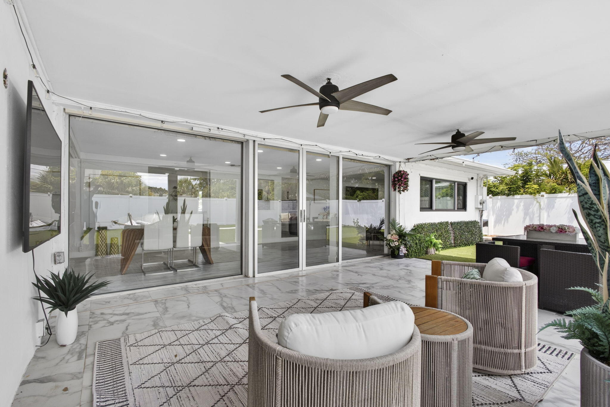 326 Alhambra West Palm Beach, FL 33405