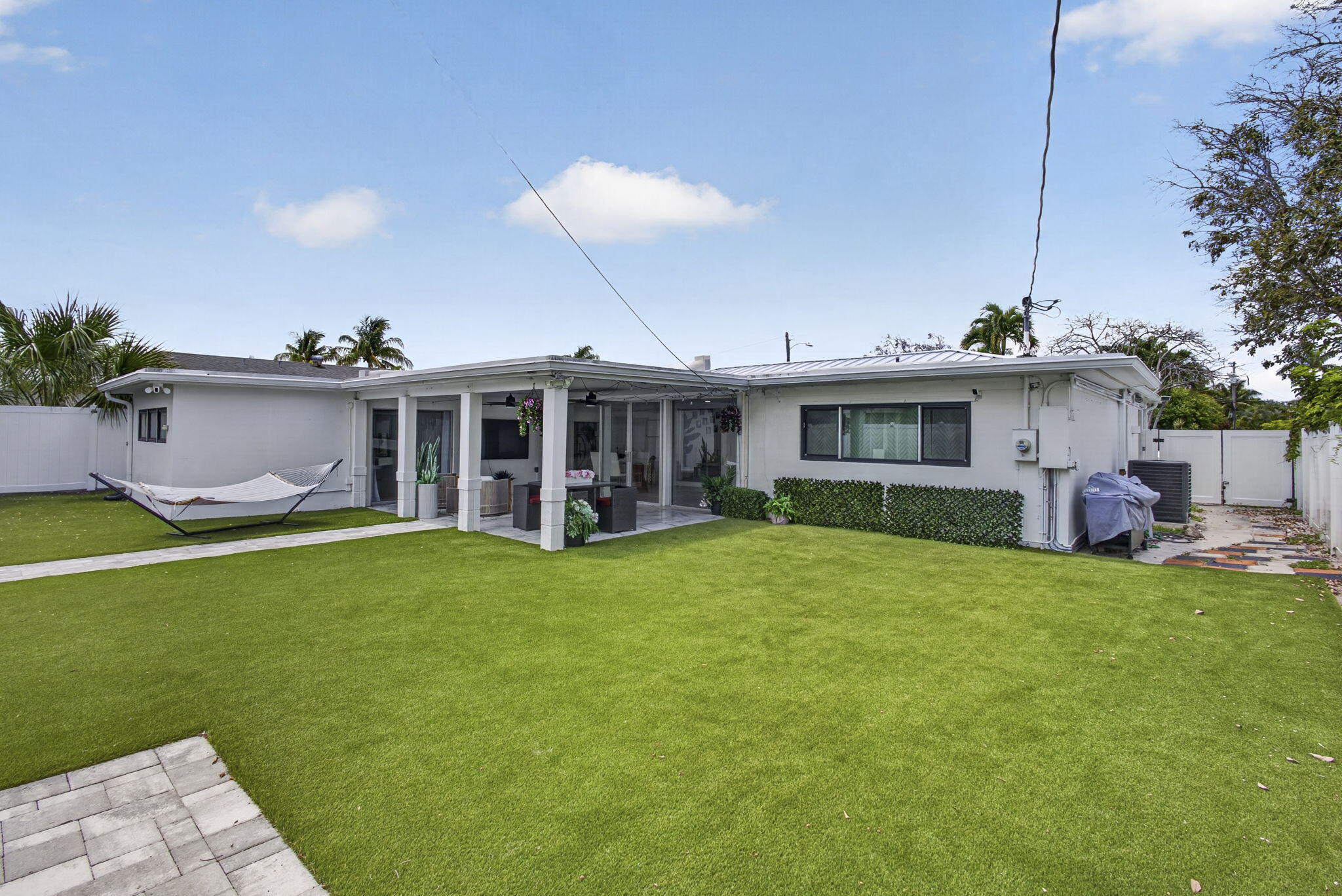 326 Alhambra West Palm Beach, FL 33405