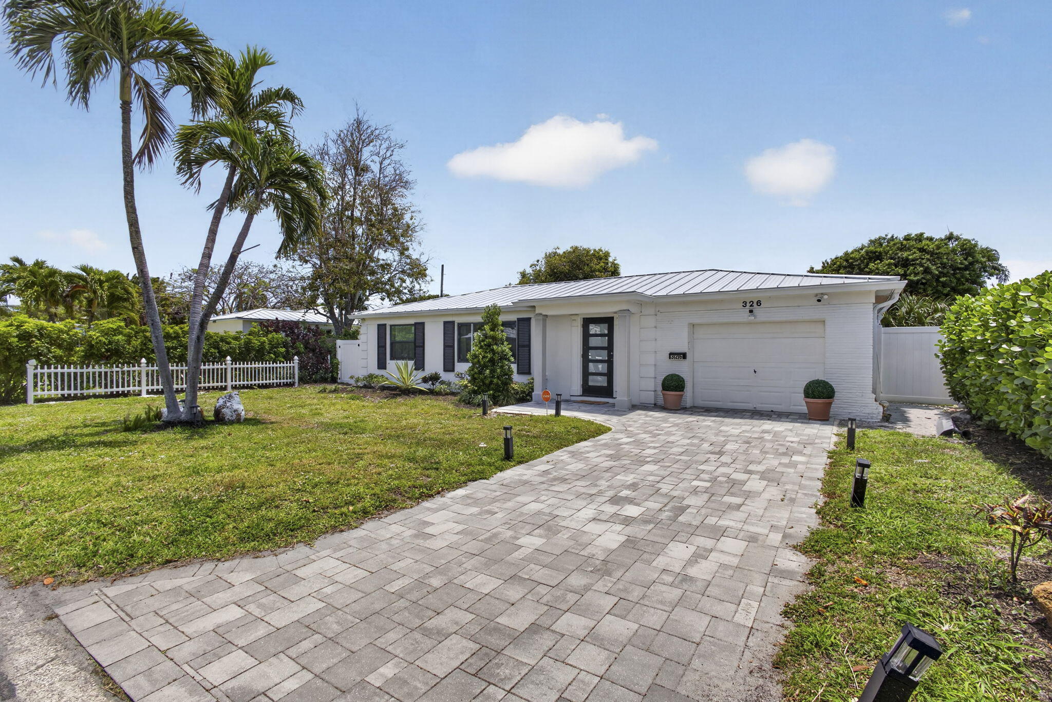 326 Alhambra West Palm Beach, FL 33405