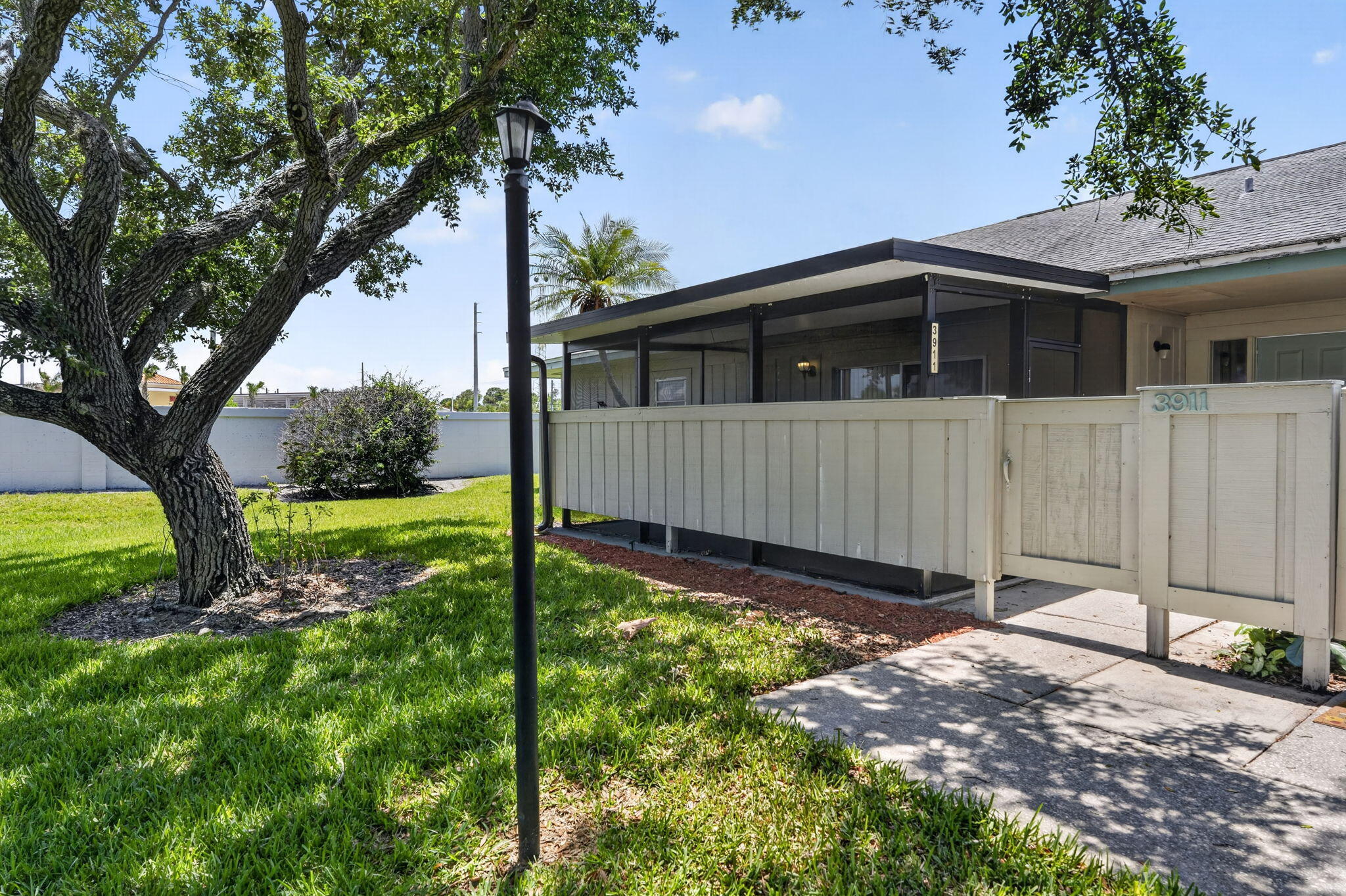 3911 NW Cinnamon Tree
