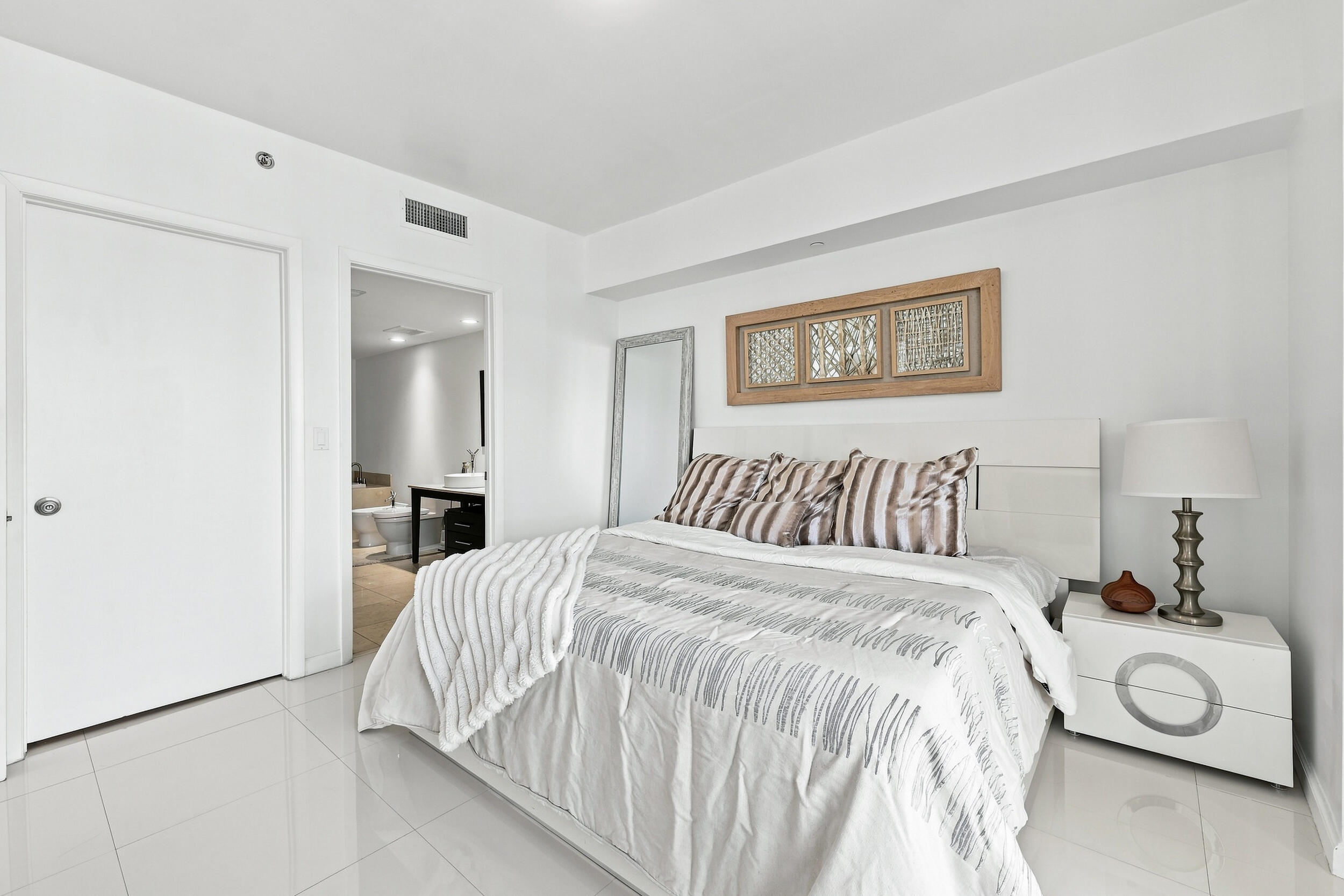 465 Brickell #5102 Miami, FL 33131