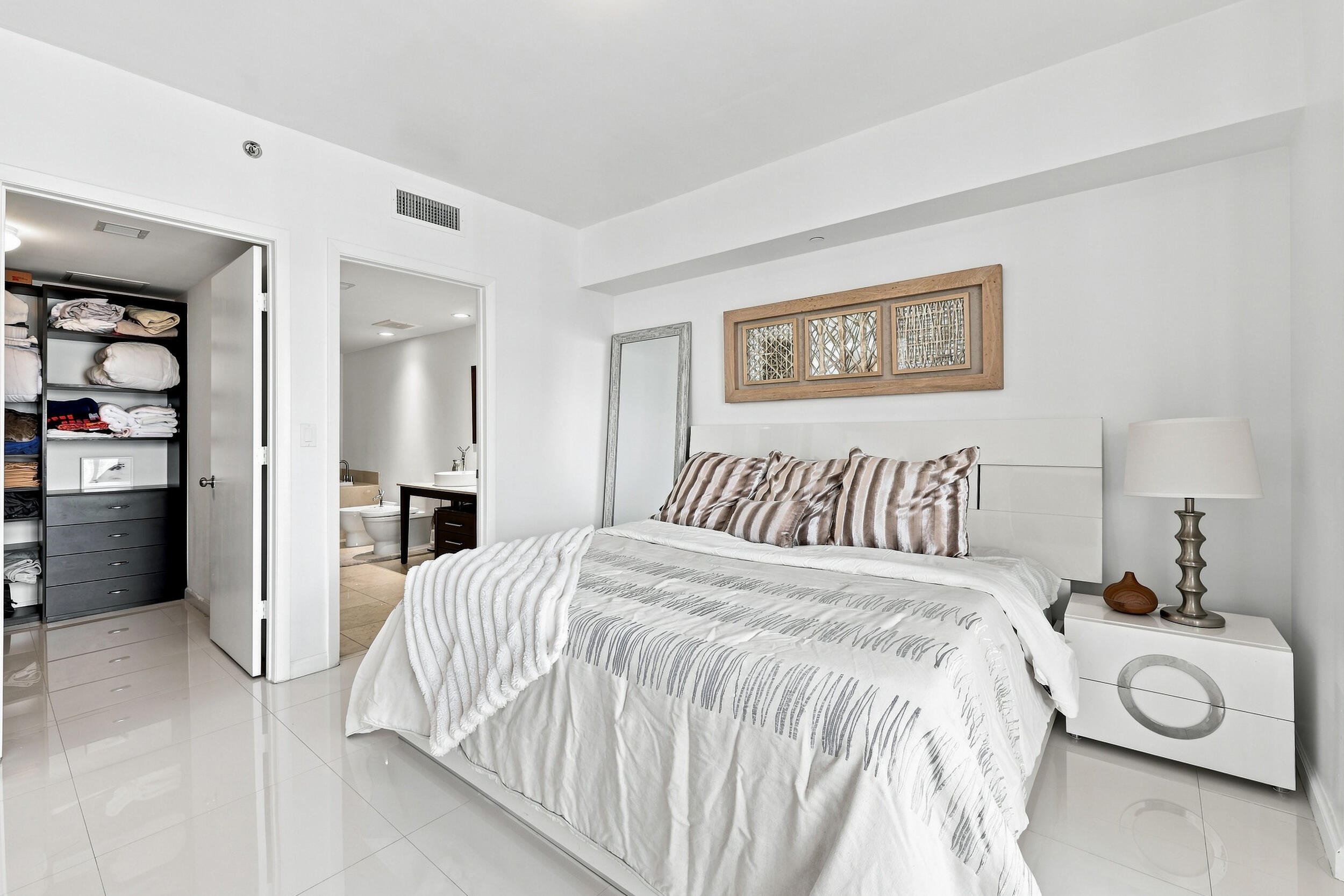 465 Brickell #5102 Miami, FL 33131