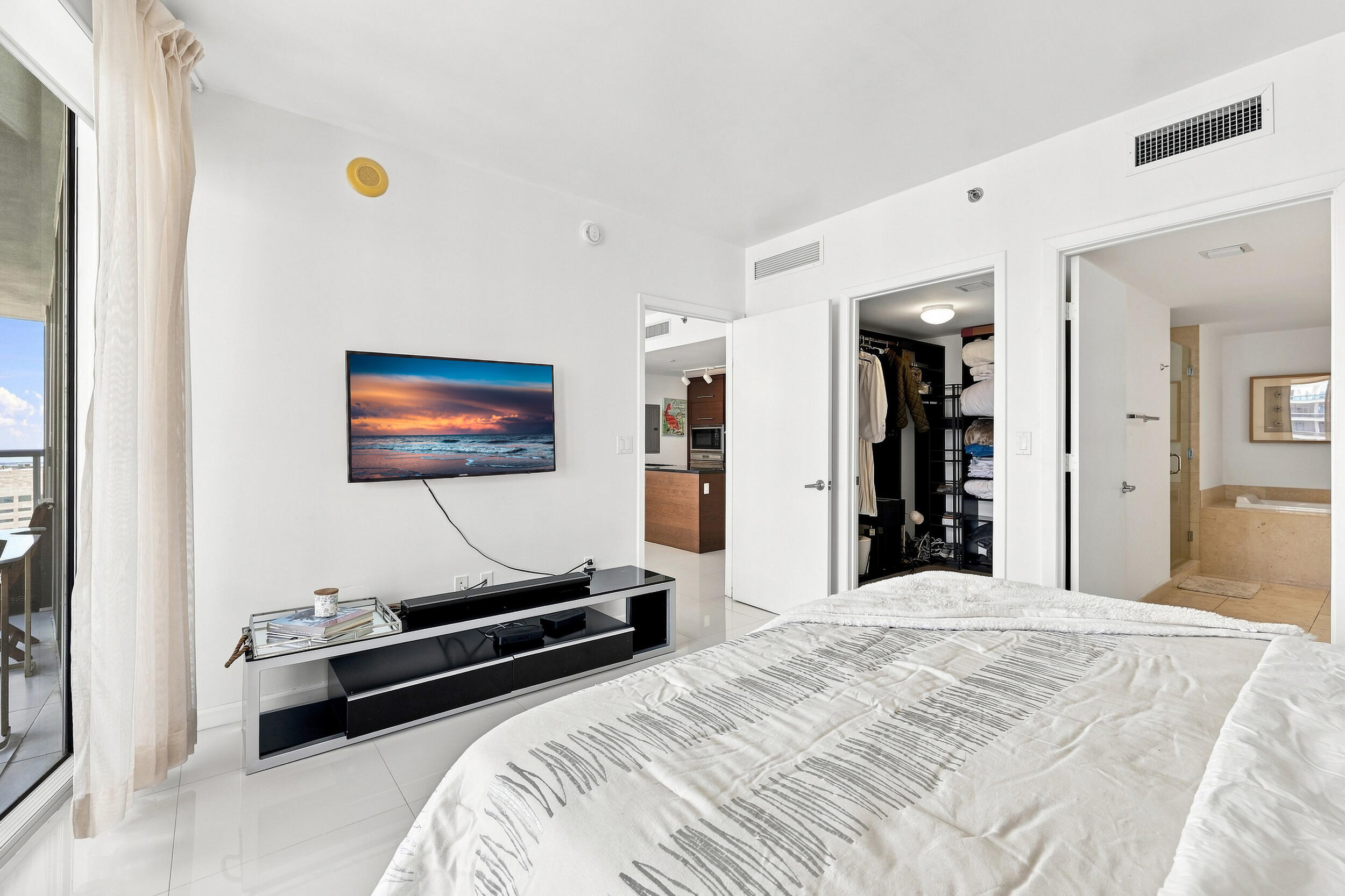 465 Brickell #5102 Miami, FL 33131