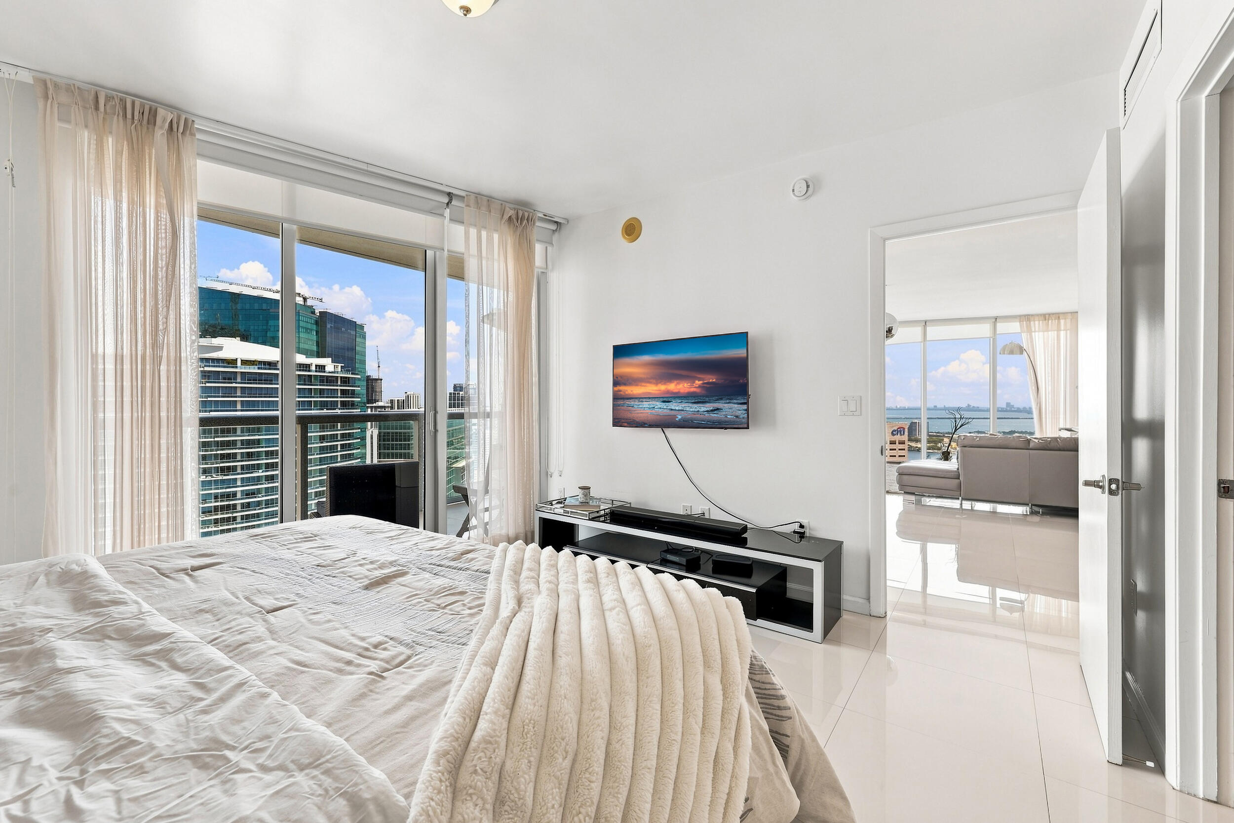 465 Brickell #5102 Miami, FL 33131