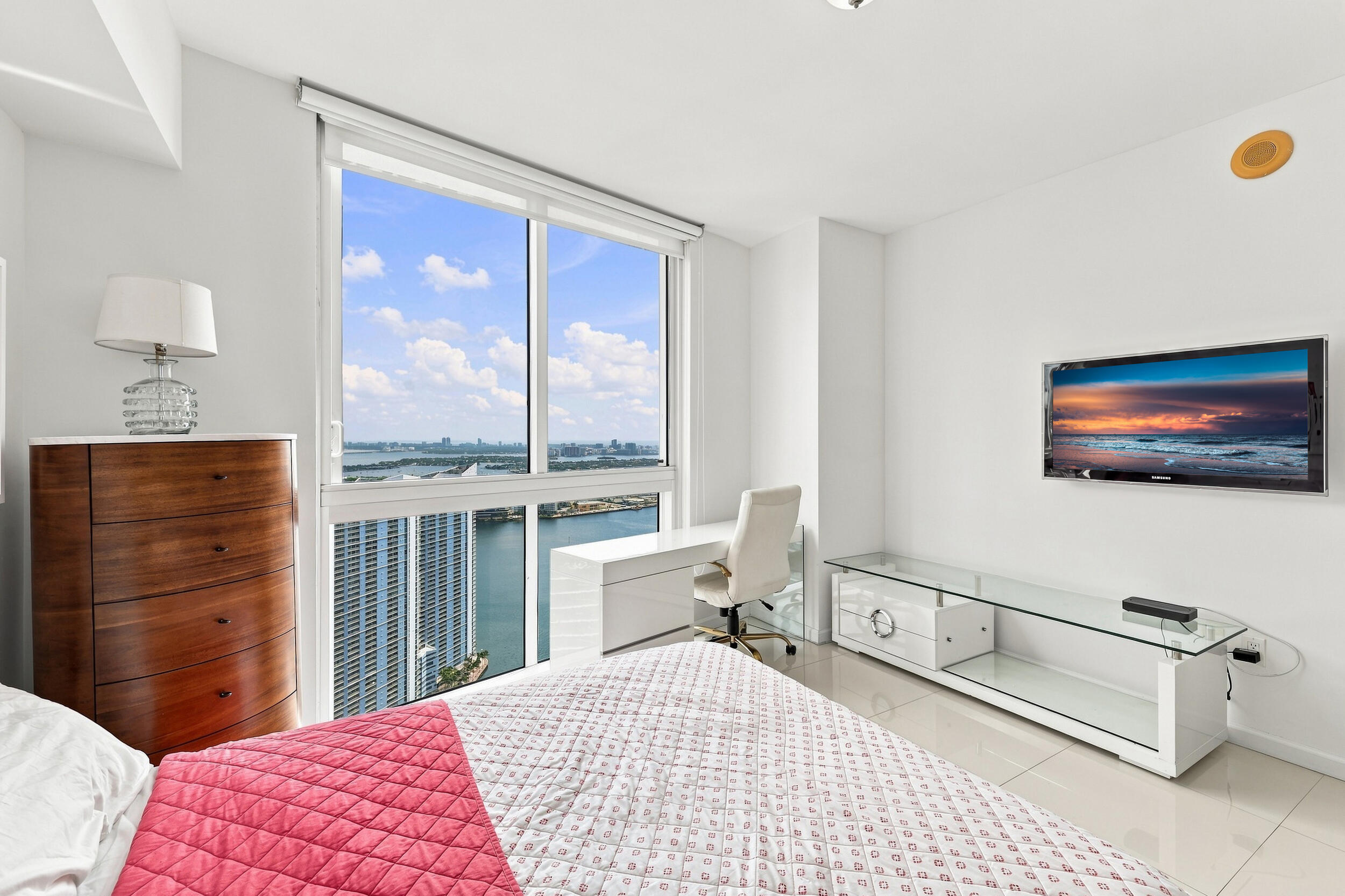 465 Brickell #5102 Miami, FL 33131