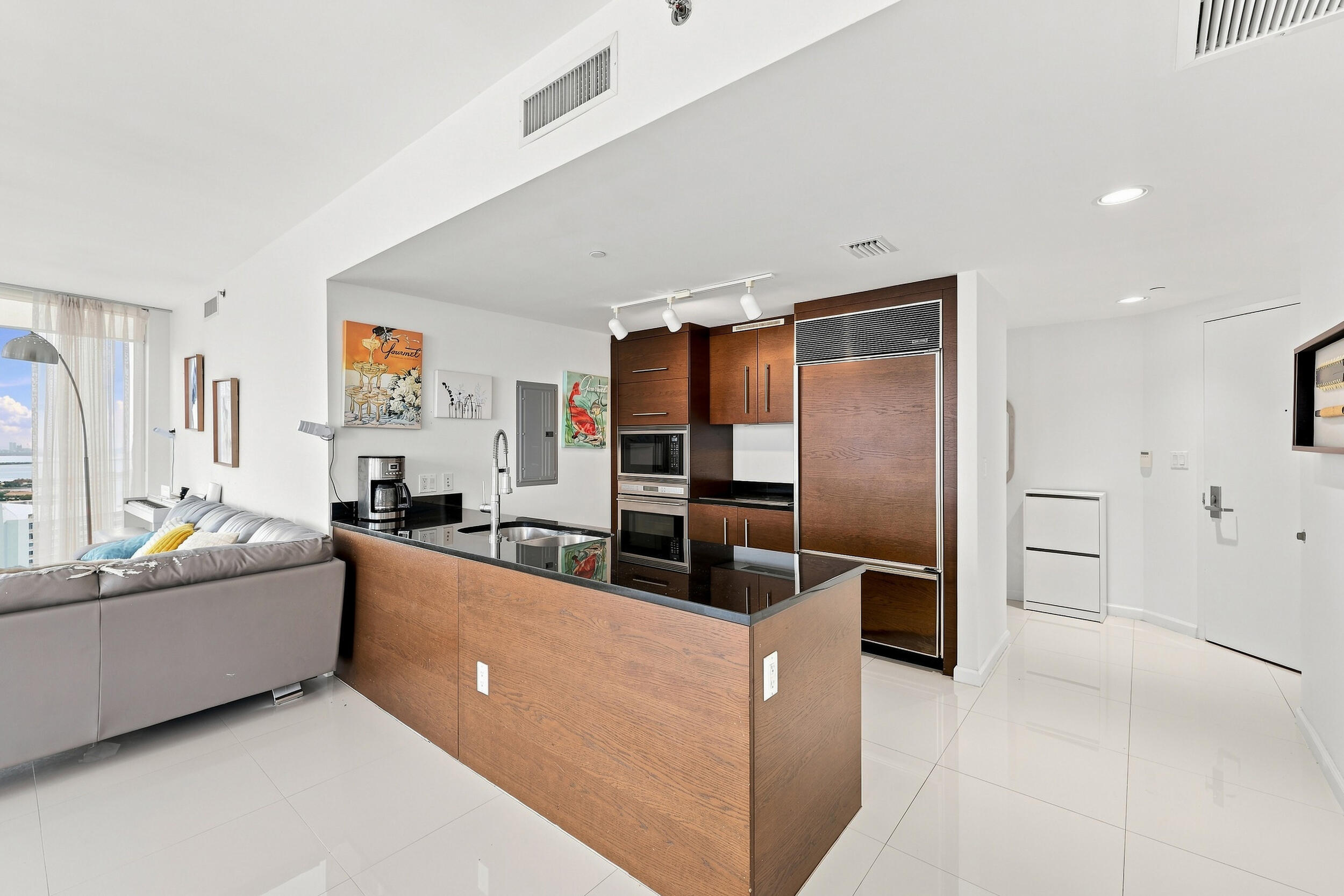 465 Brickell #5102 Miami, FL 33131