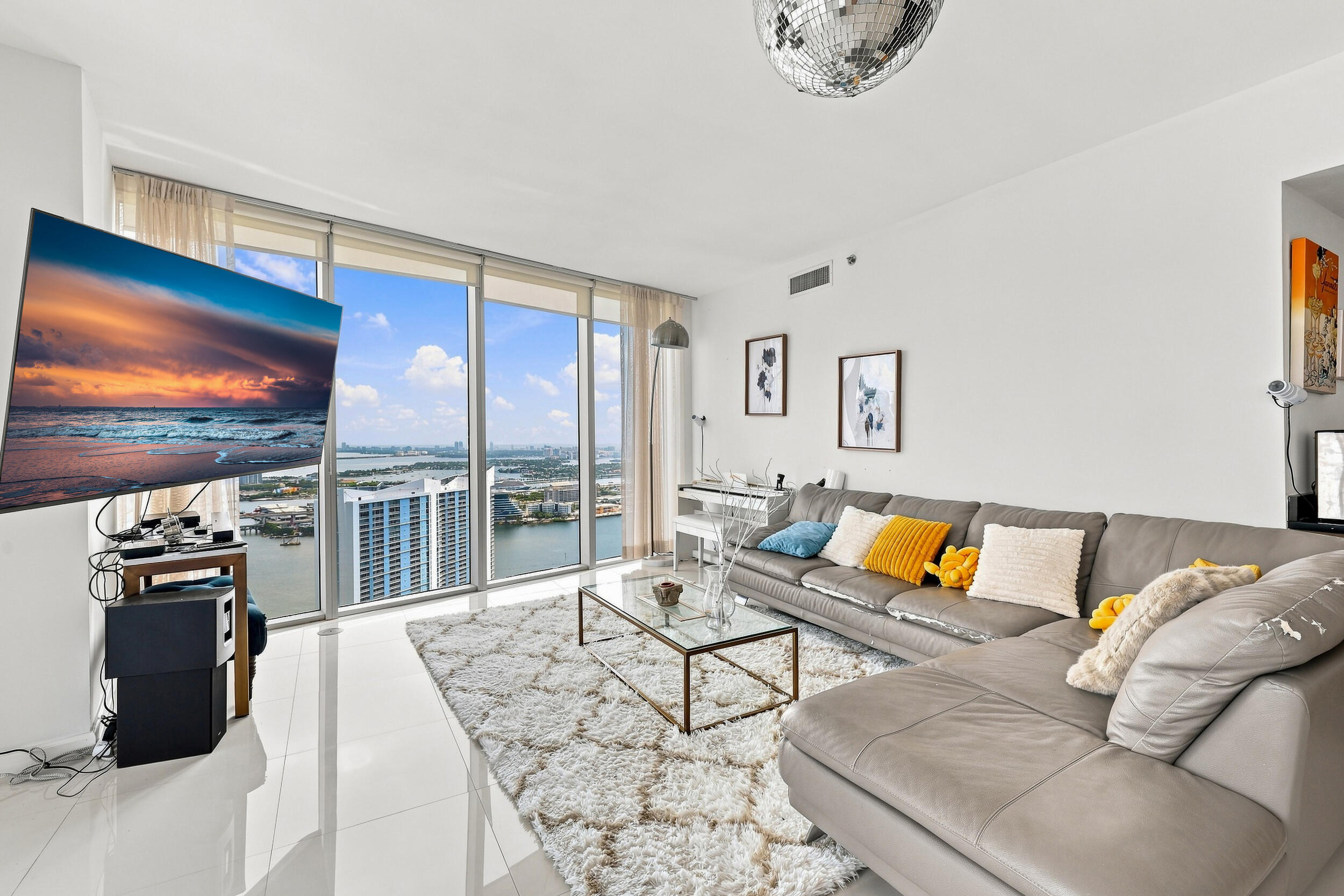 465 Brickell #5102 Miami, FL 33131