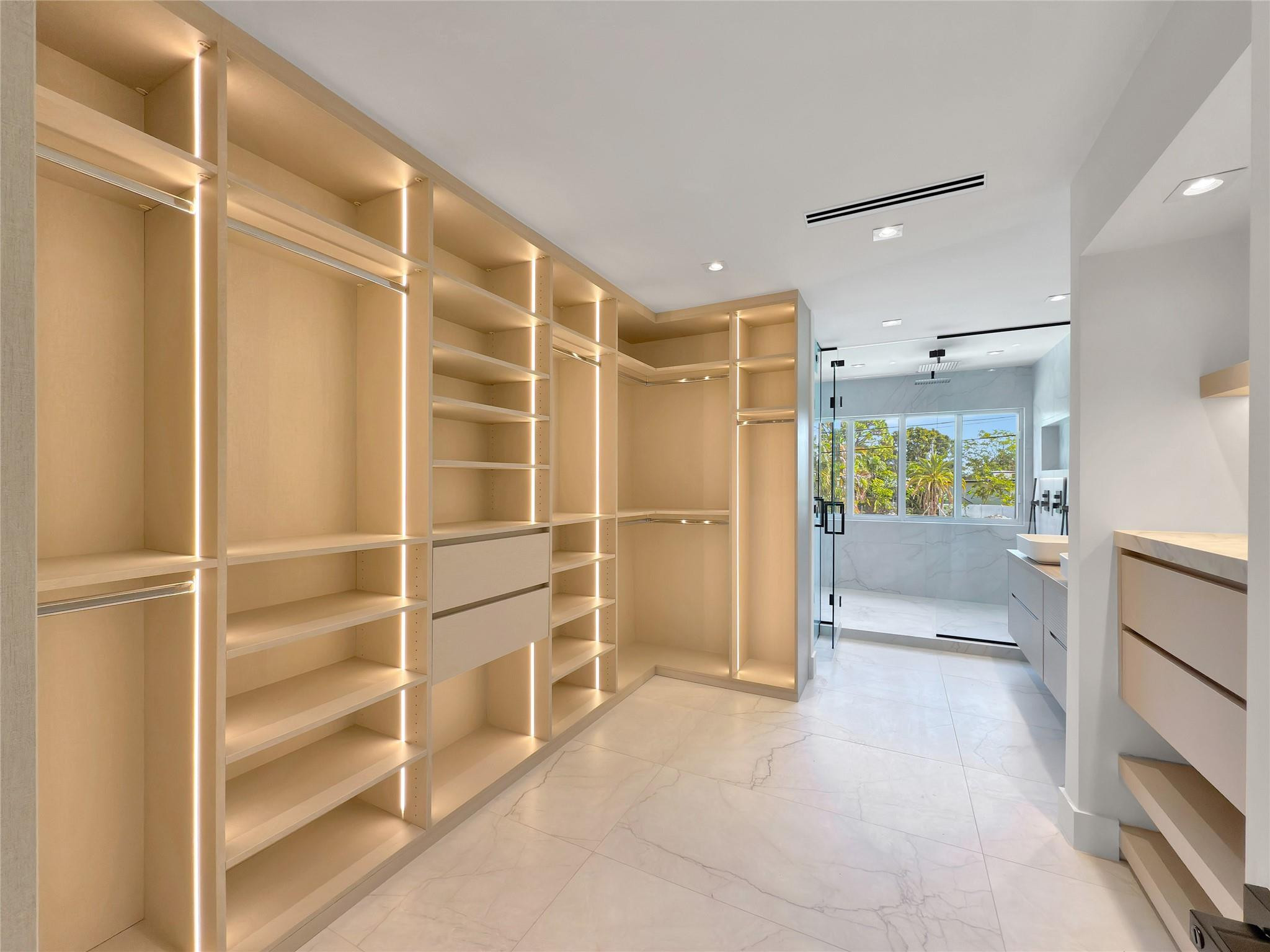 729 NE 17th Ter Fort Lauderdale, FL 33304