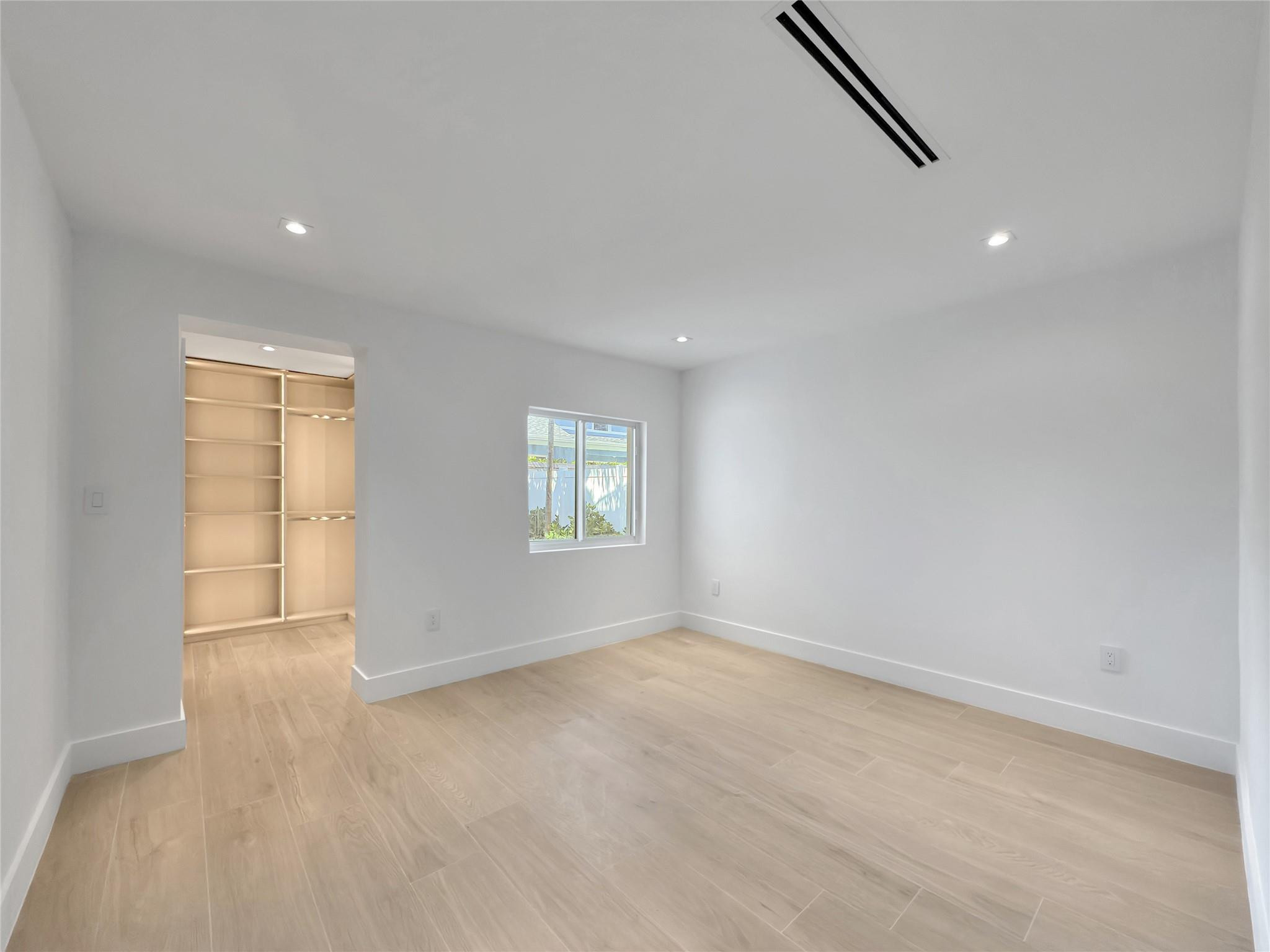 729 NE 17th Ter Fort Lauderdale, FL 33304