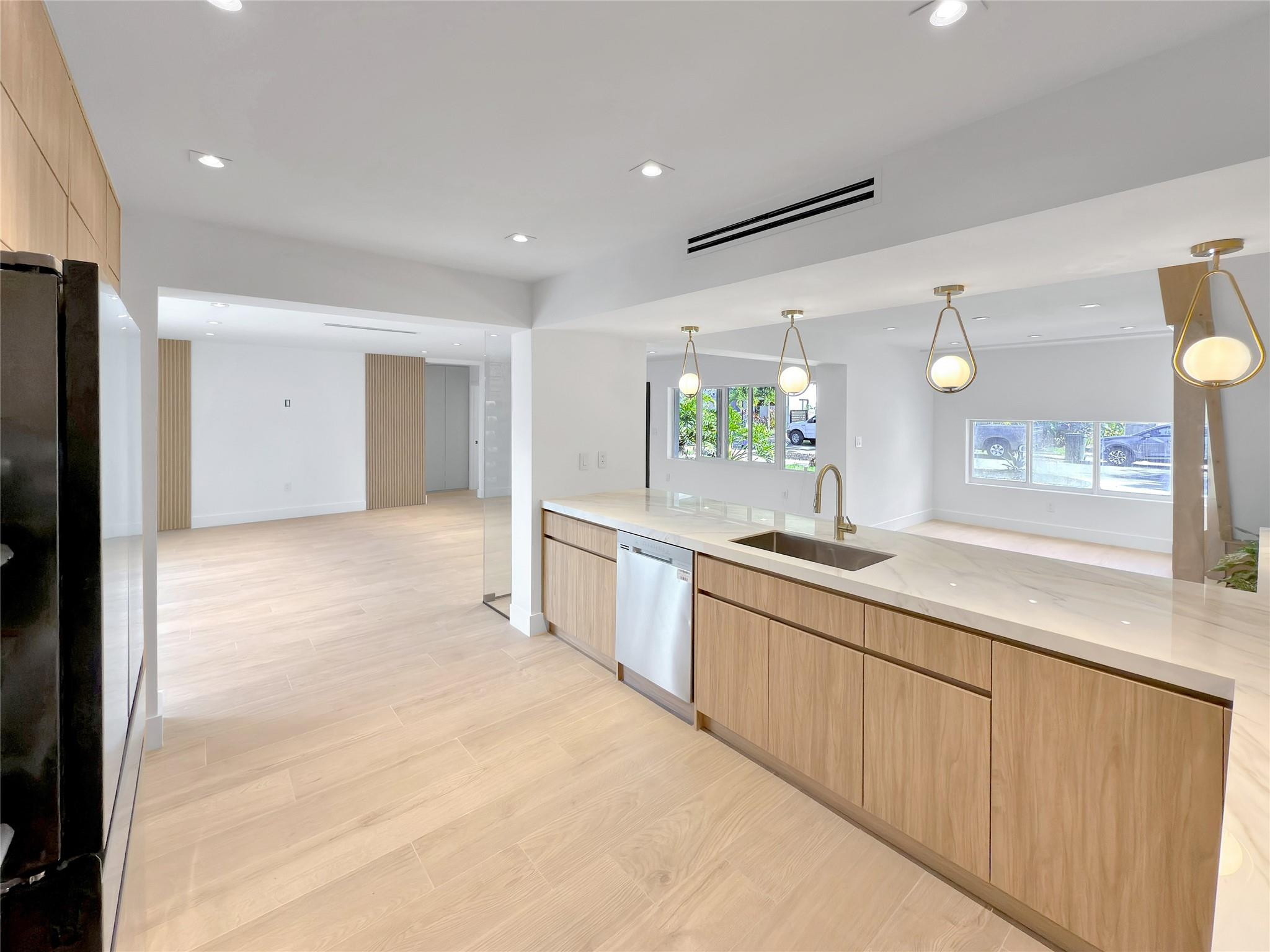 729 NE 17th Ter Fort Lauderdale, FL 33304