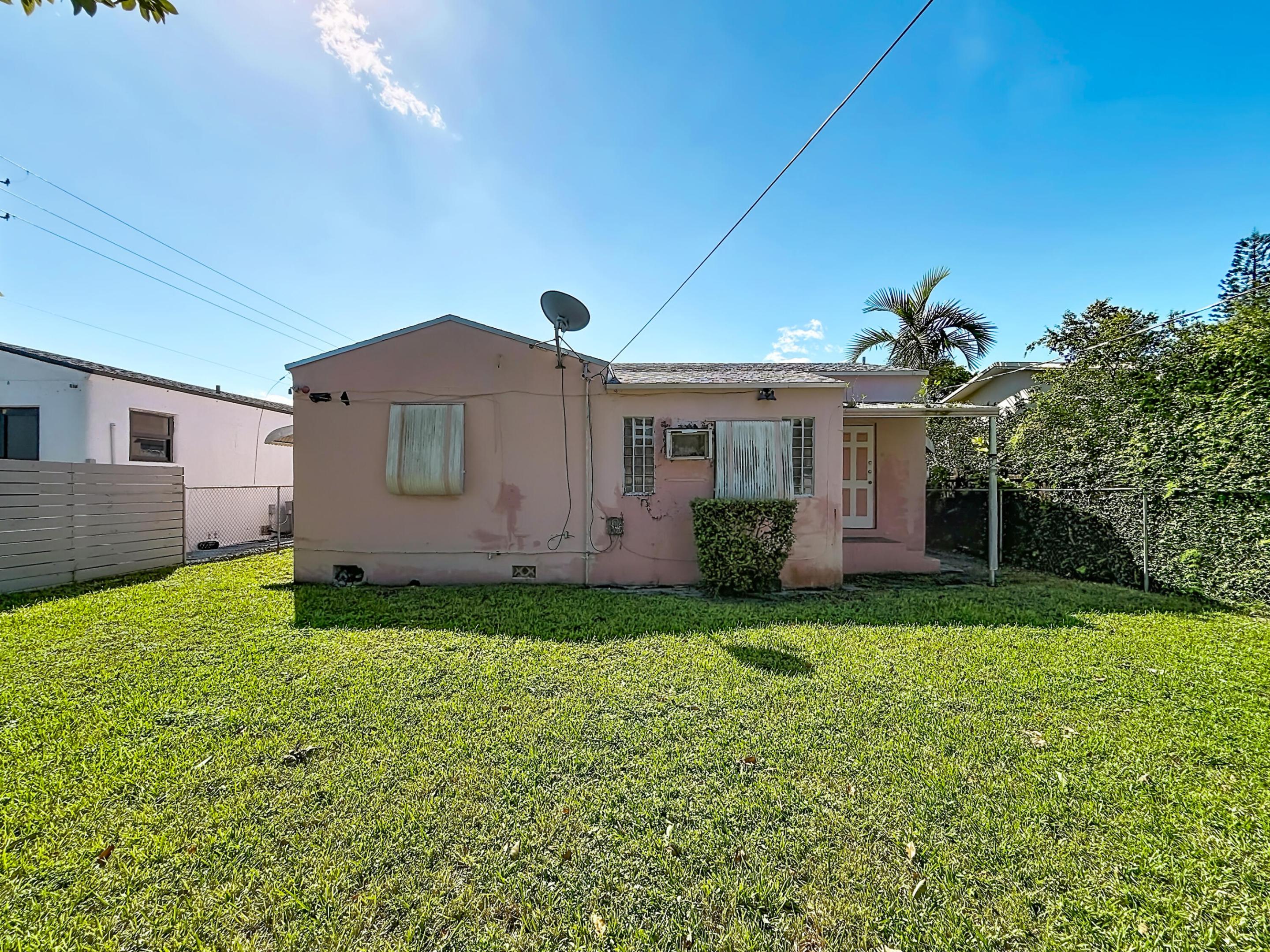 511 NW 46th St Miami, FL 33127