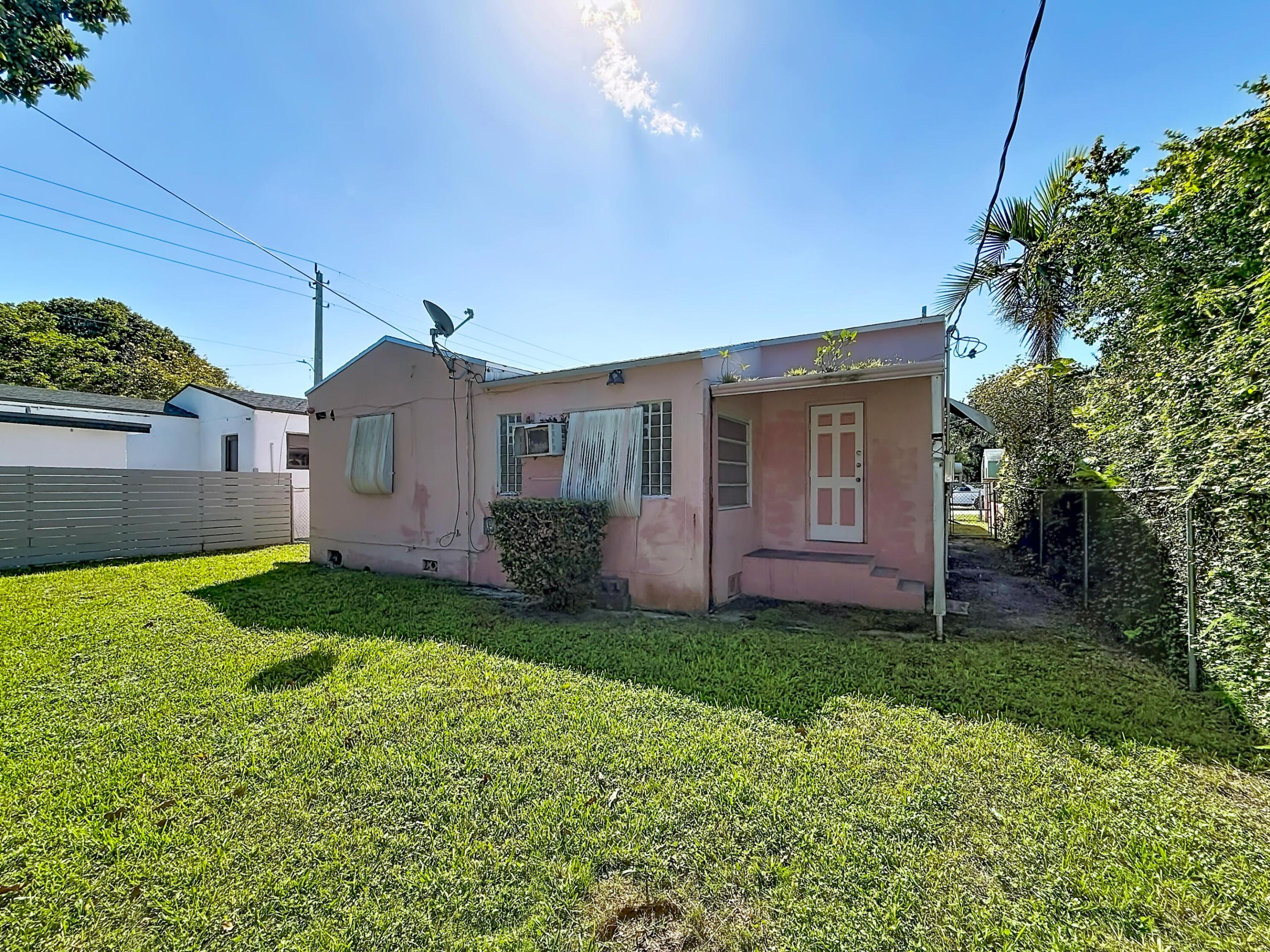 511 NW 46th St Miami, FL 33127