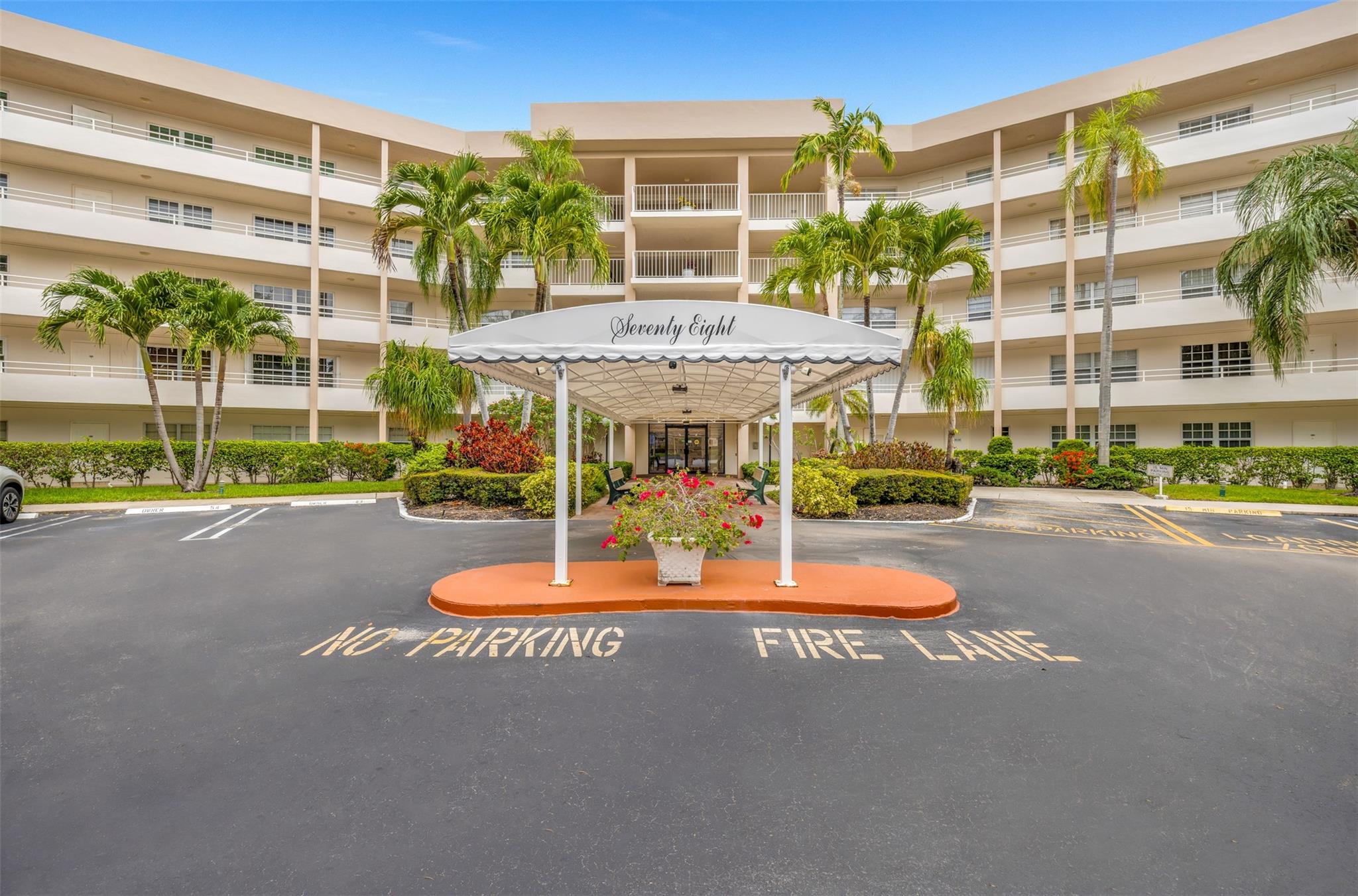 3960 Oaks Clubhouse Dr #510