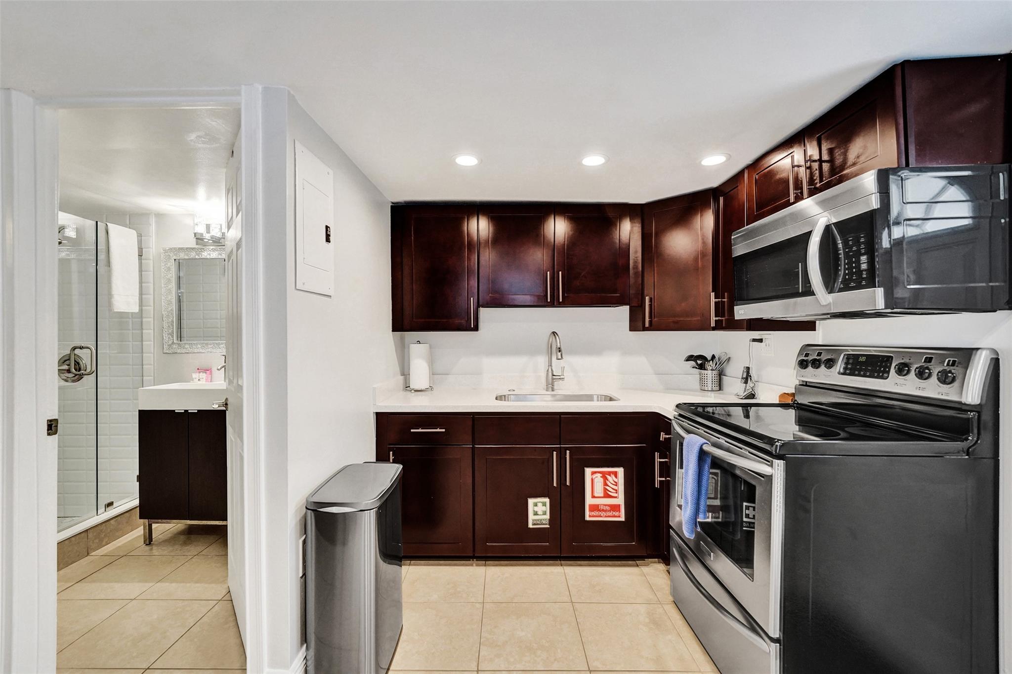 1245 NE 17th Way Fort Lauderdale, FL 33304