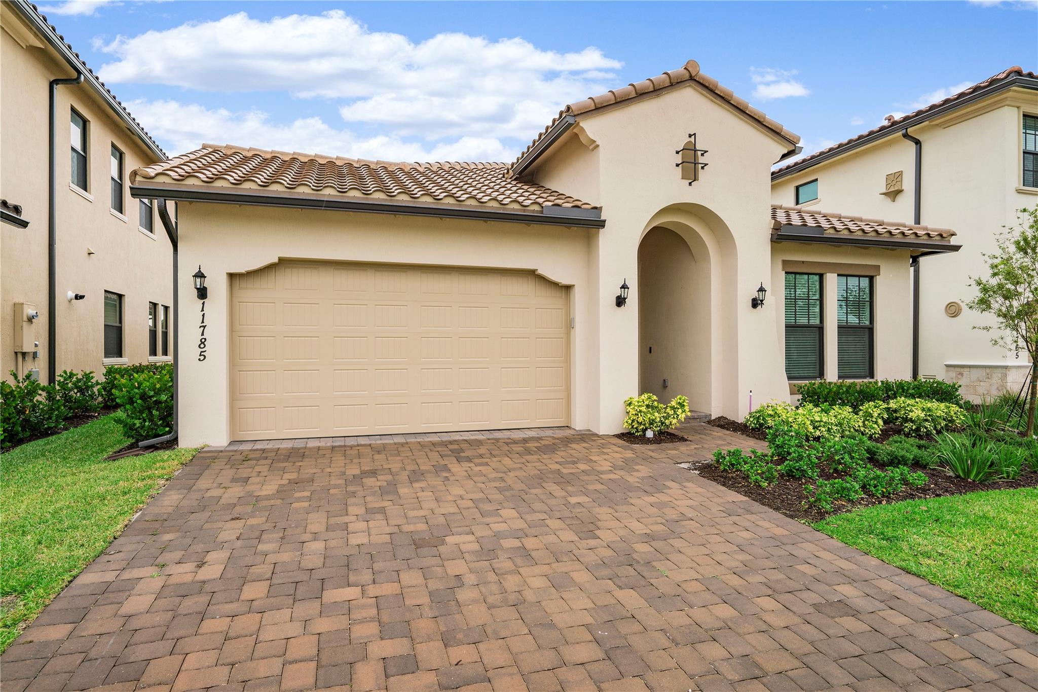 11785 S Waterway Cir