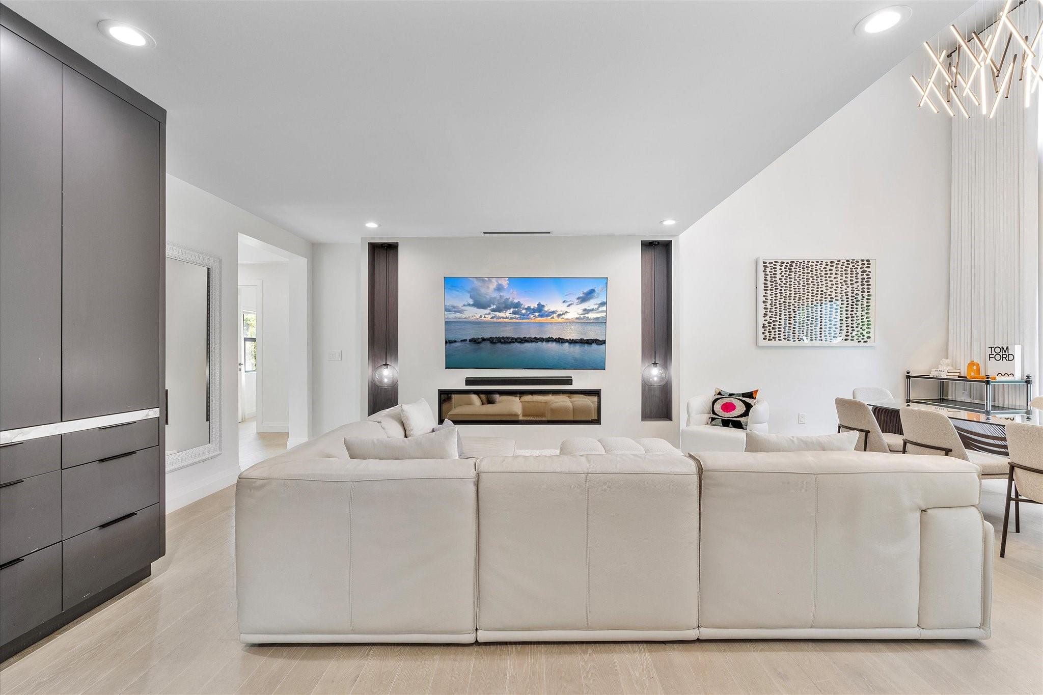 9 Tahoe Ln Sea Ranch Lakes, FL 33308