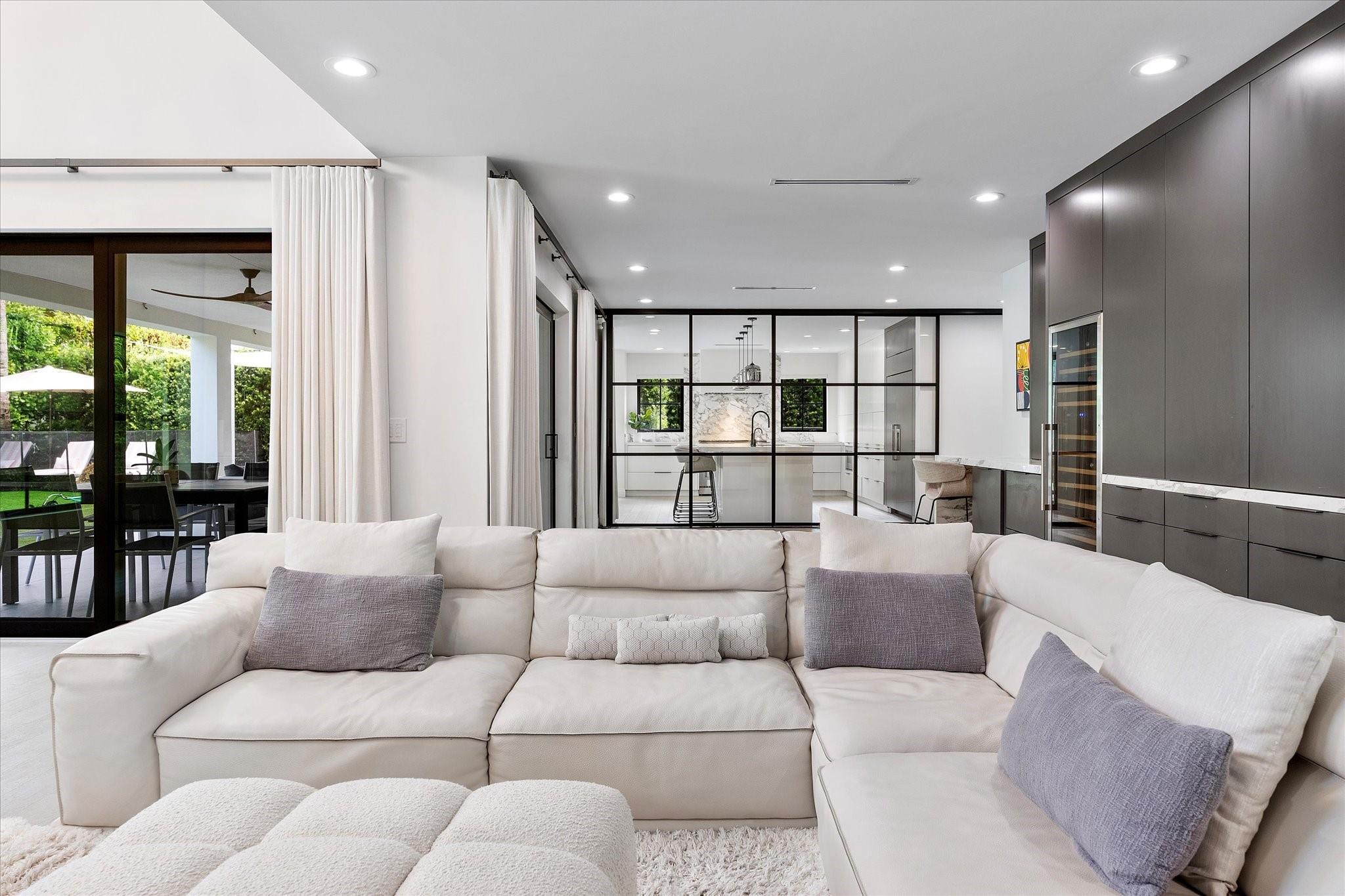 9 Tahoe Ln Sea Ranch Lakes, FL 33308