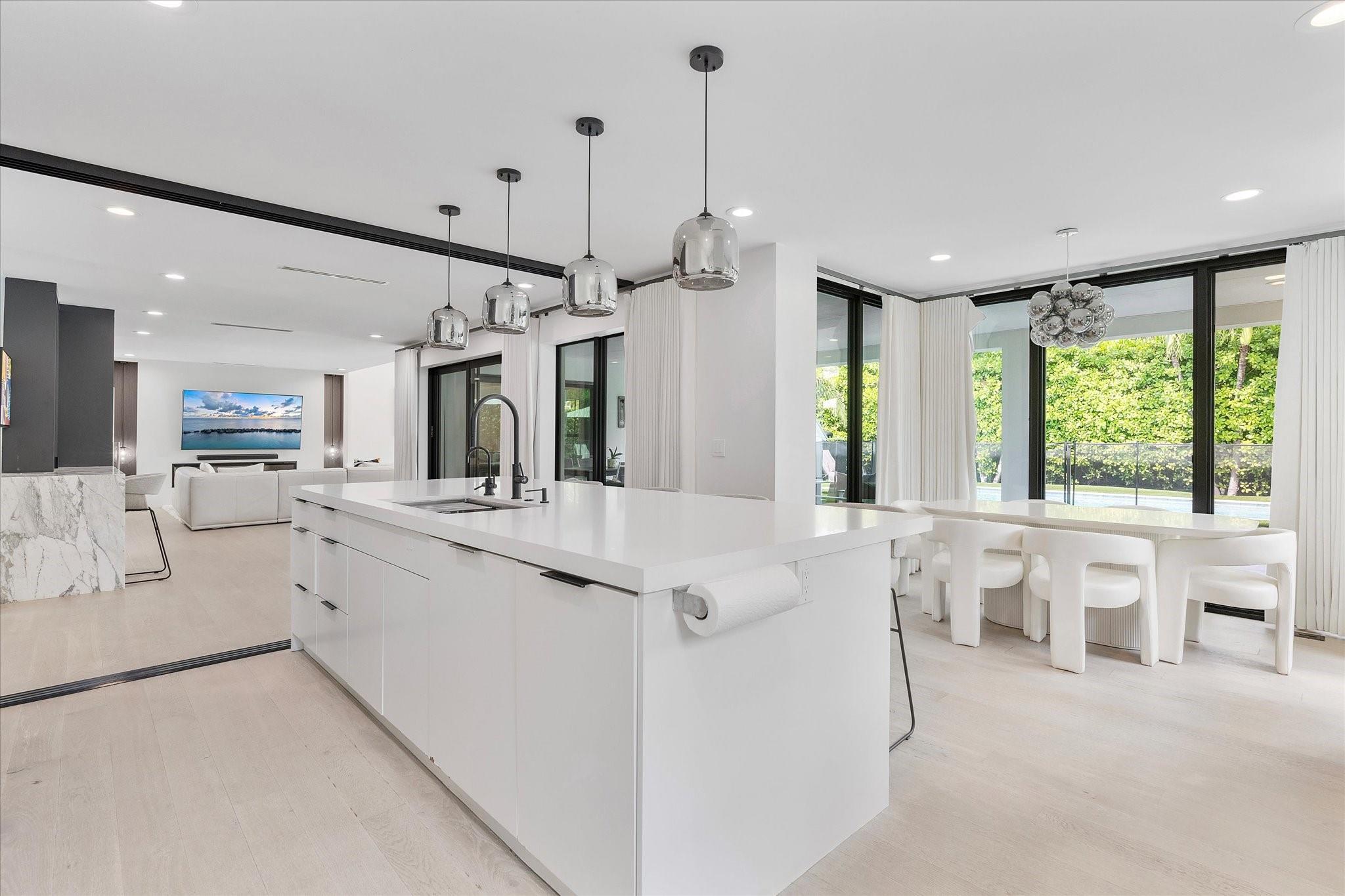 9 Tahoe Ln Sea Ranch Lakes, FL 33308