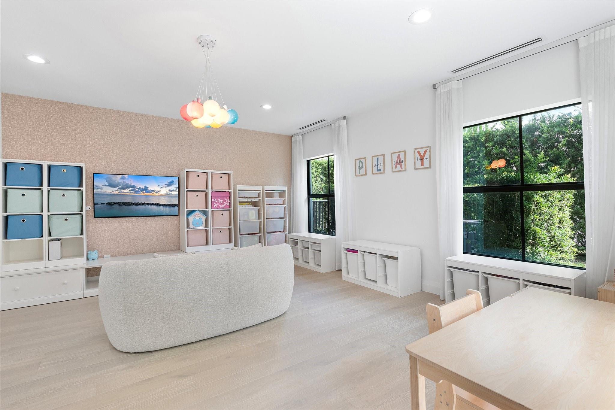 9 Tahoe Ln Sea Ranch Lakes, FL 33308