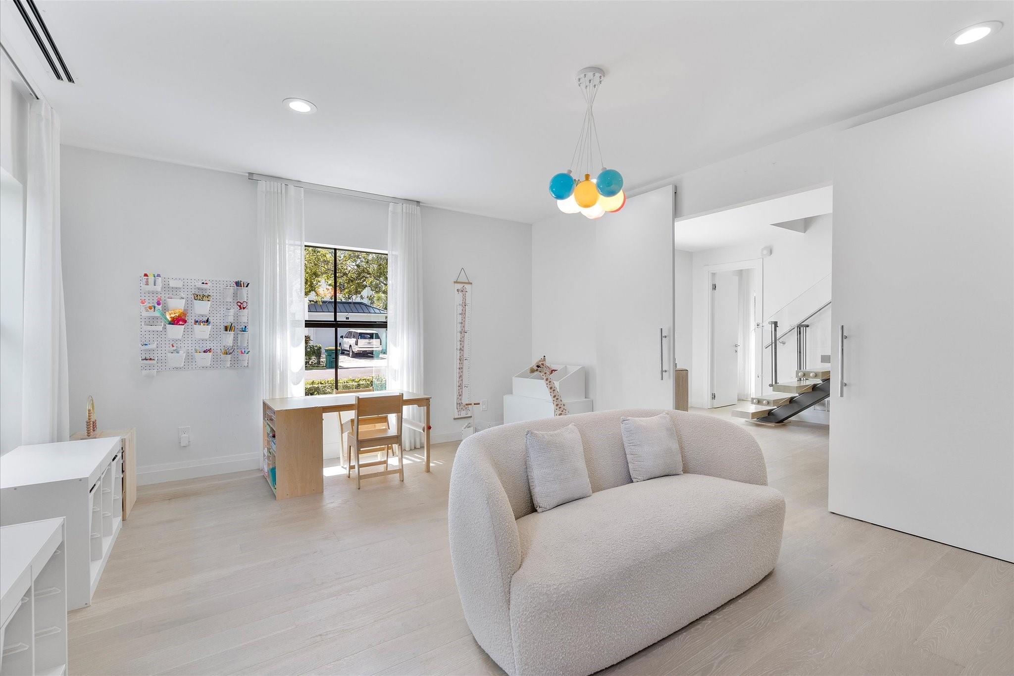 9 Tahoe Ln Sea Ranch Lakes, FL 33308