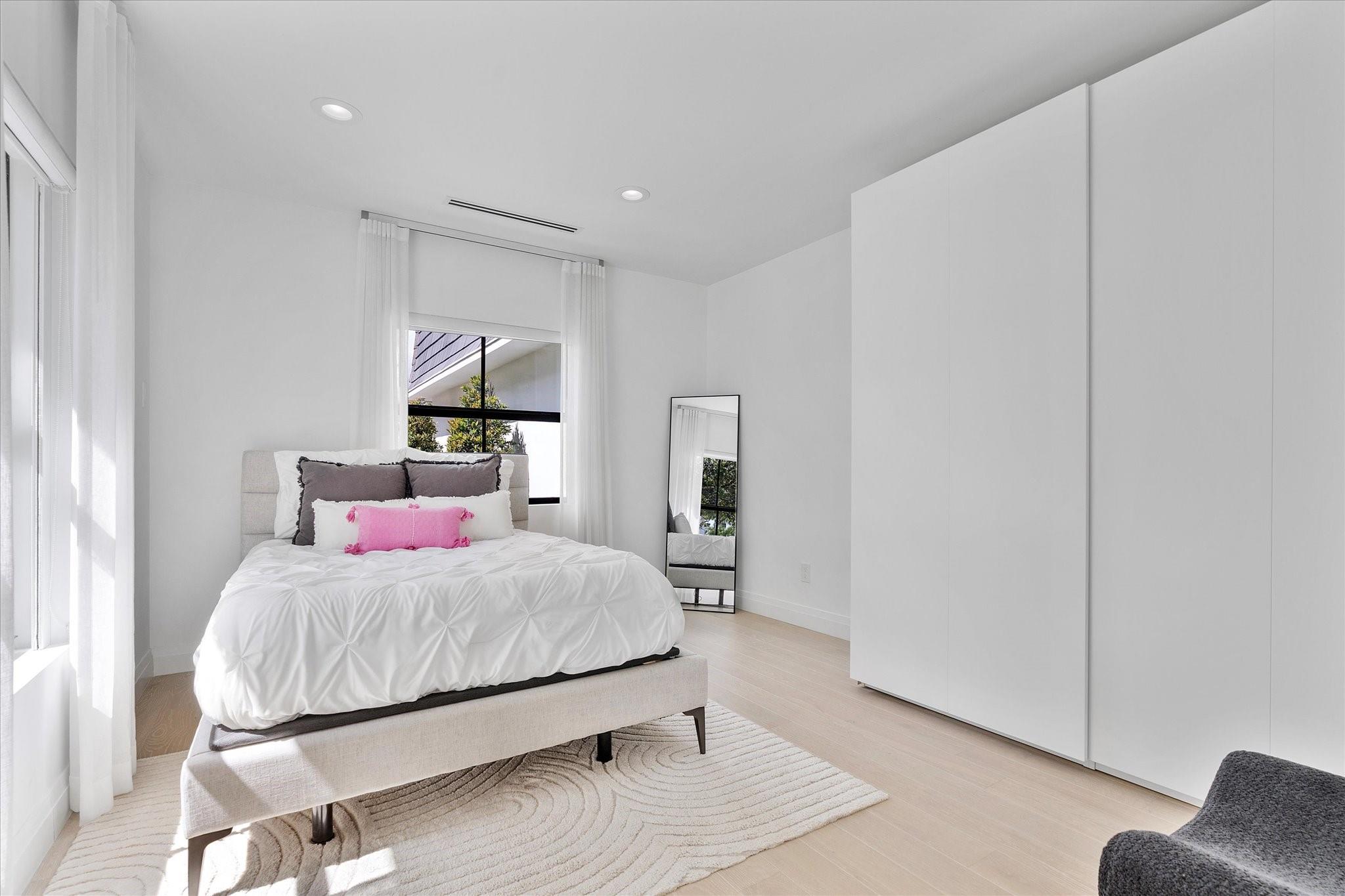 9 Tahoe Ln Sea Ranch Lakes, FL 33308