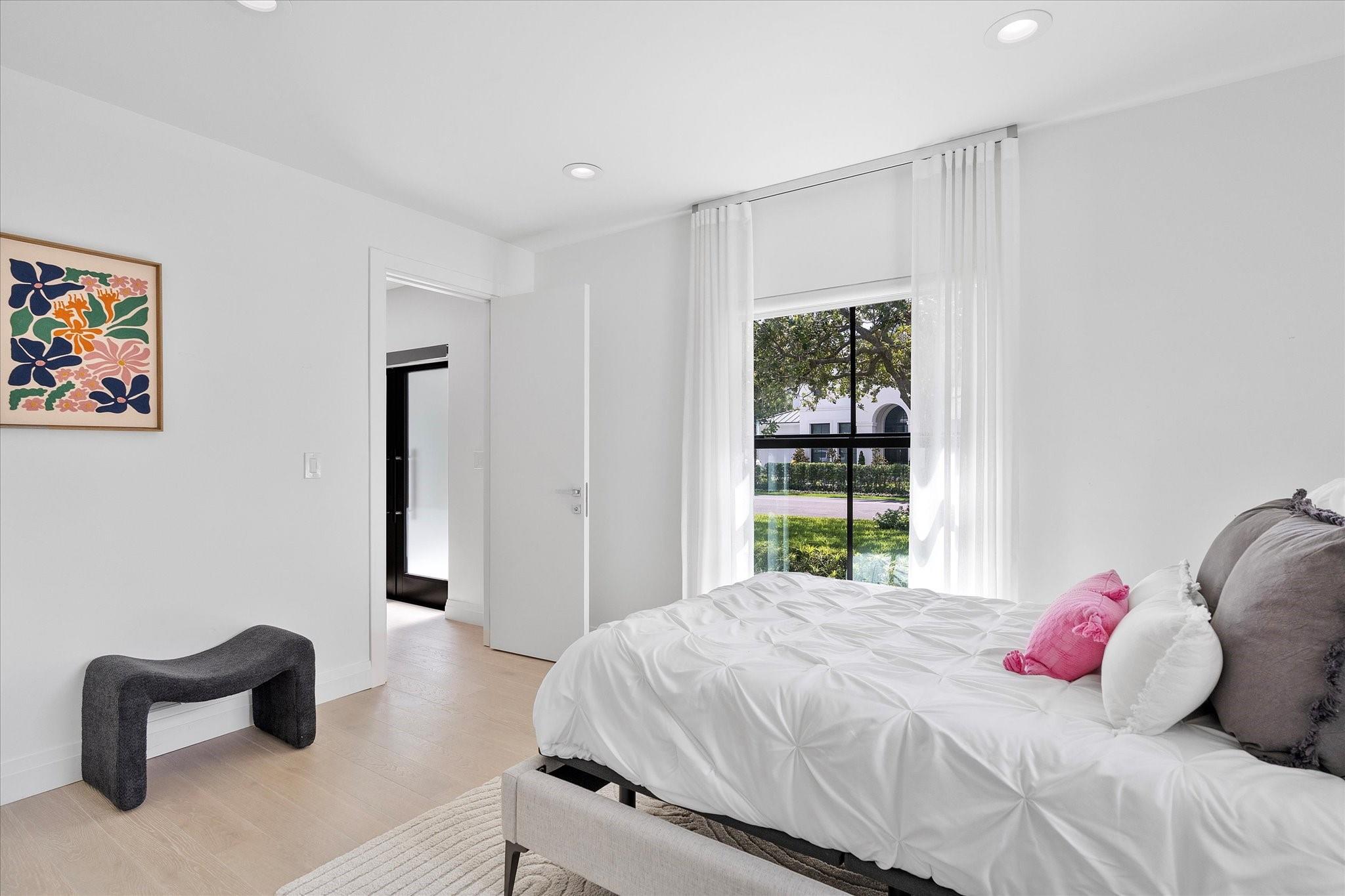 9 Tahoe Ln Sea Ranch Lakes, FL 33308