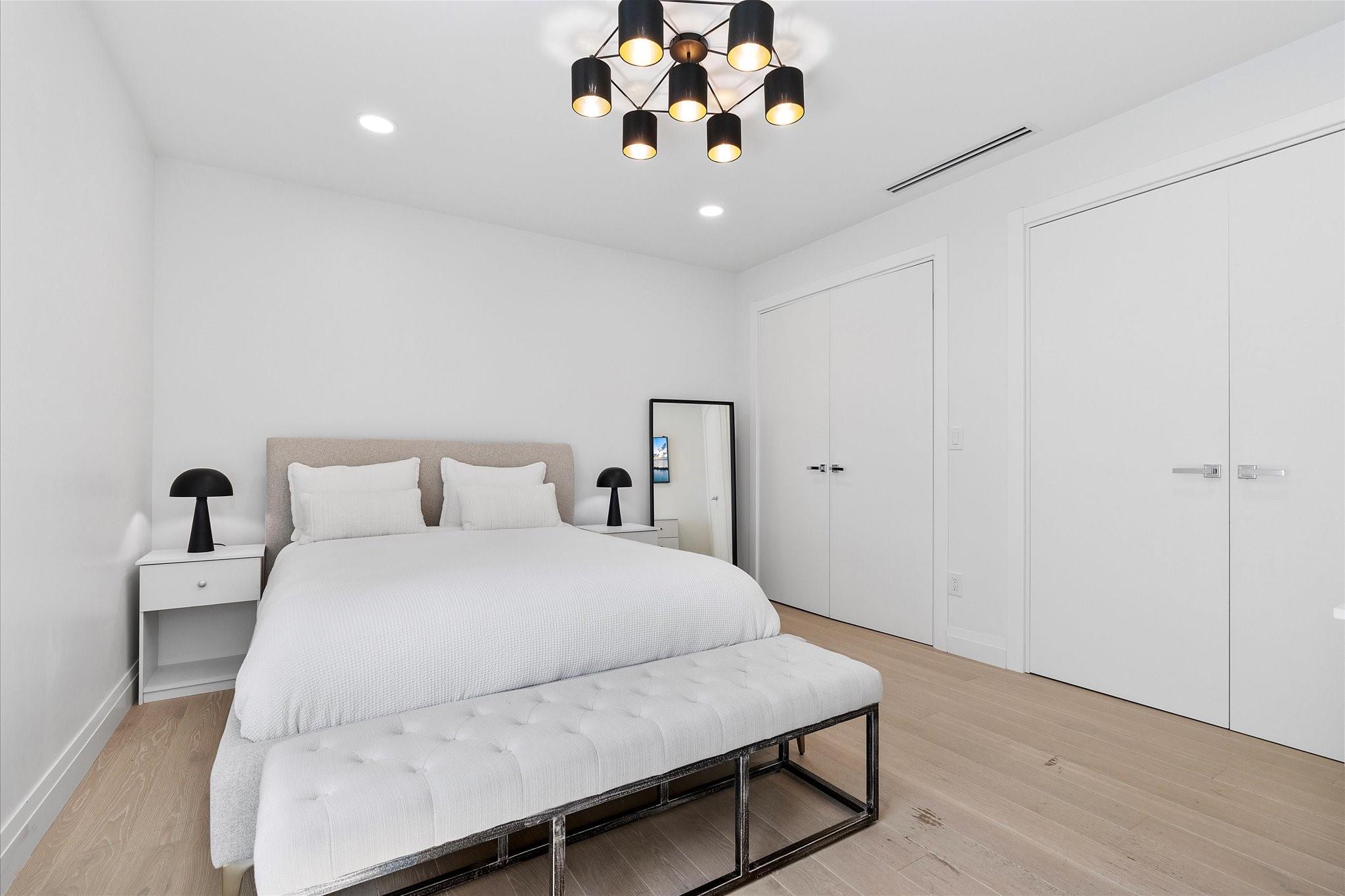 9 Tahoe Ln Sea Ranch Lakes, FL 33308