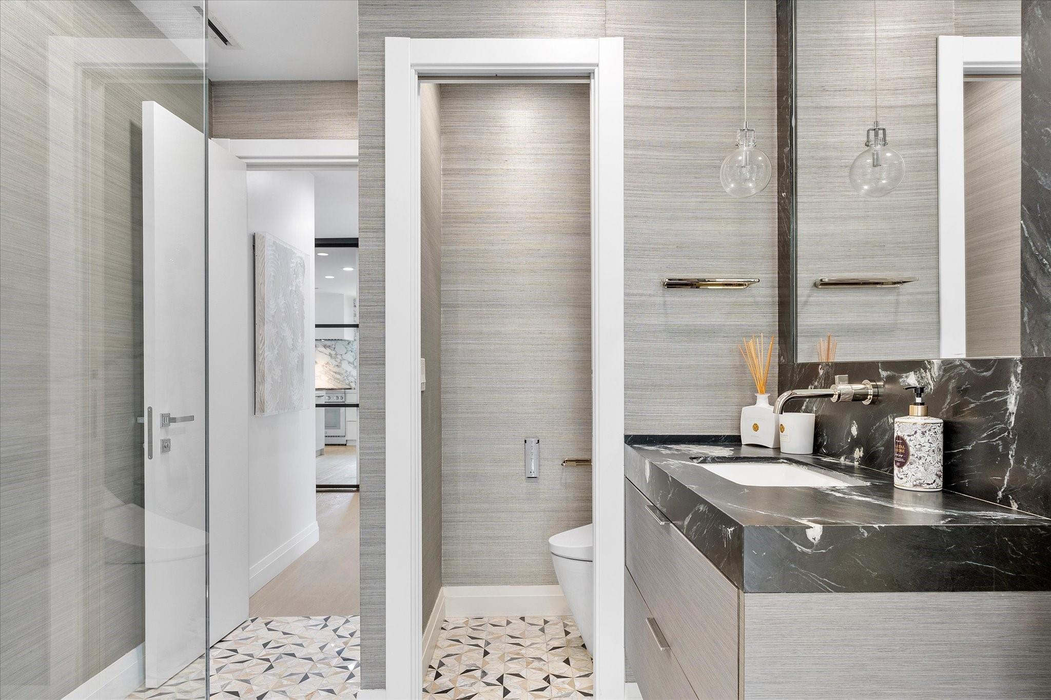 9 Tahoe Ln Sea Ranch Lakes, FL 33308