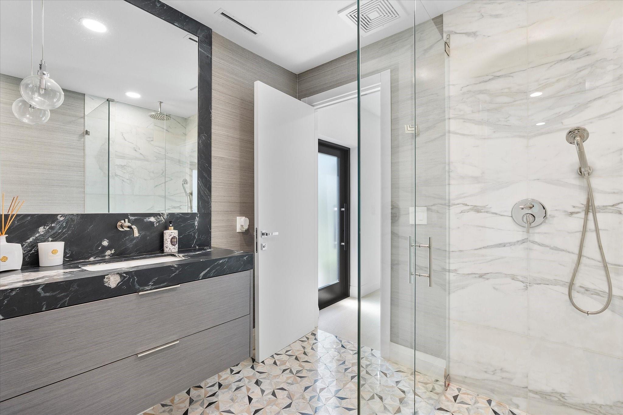 9 Tahoe Ln Sea Ranch Lakes, FL 33308