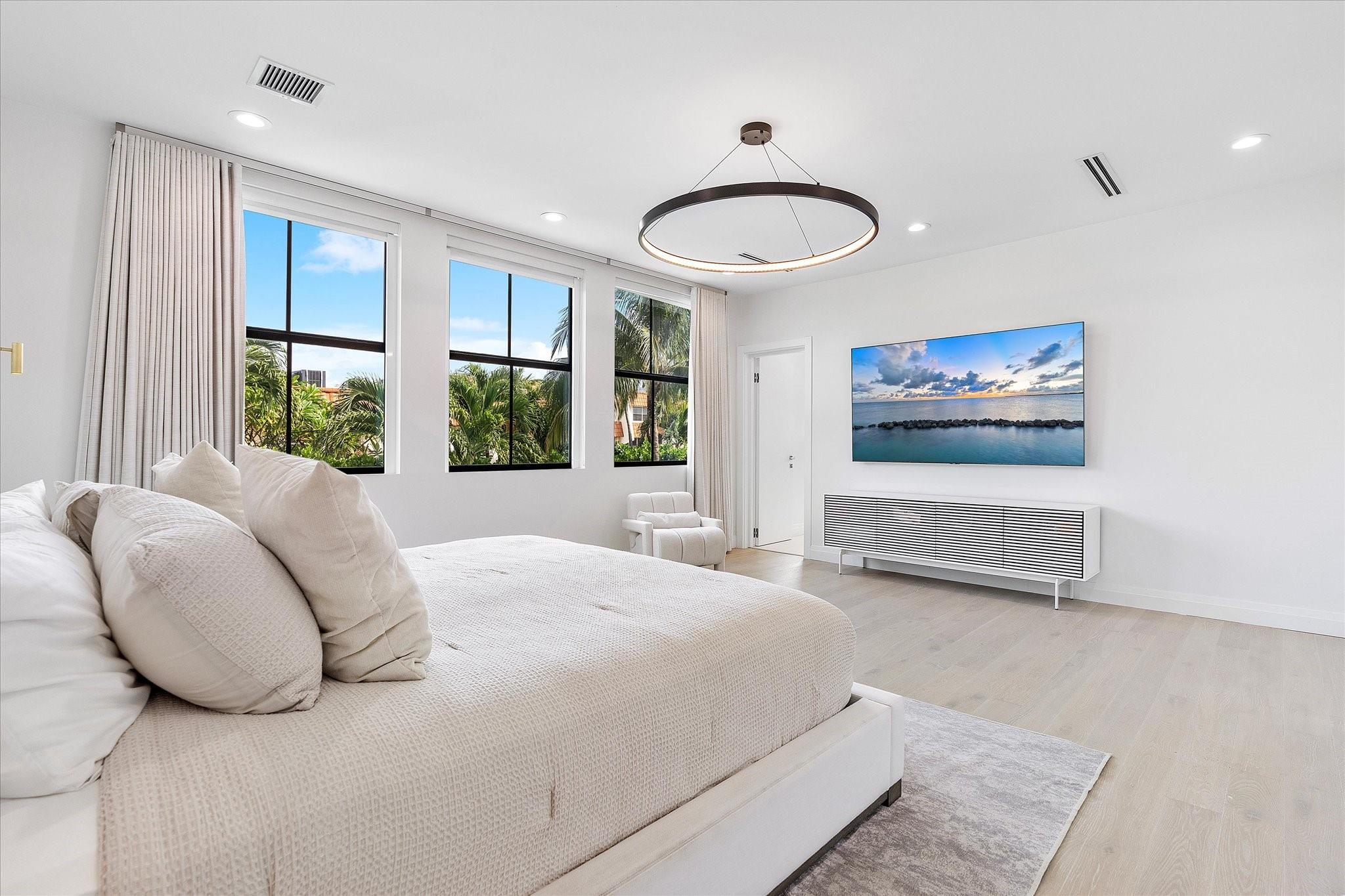 9 Tahoe Ln Sea Ranch Lakes, FL 33308