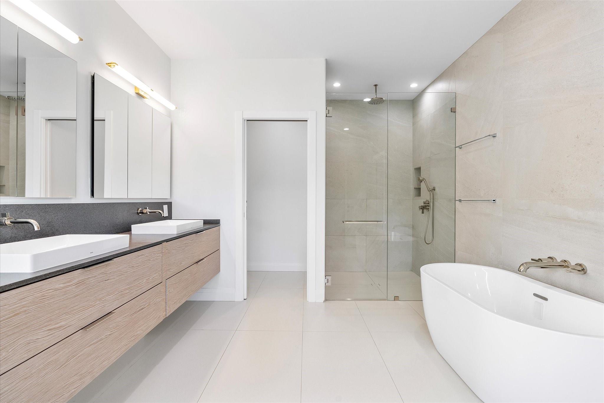 9 Tahoe Ln Sea Ranch Lakes, FL 33308